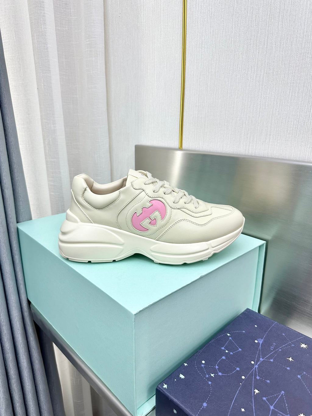 Z2Q95B152  Popular high-quality Shoes