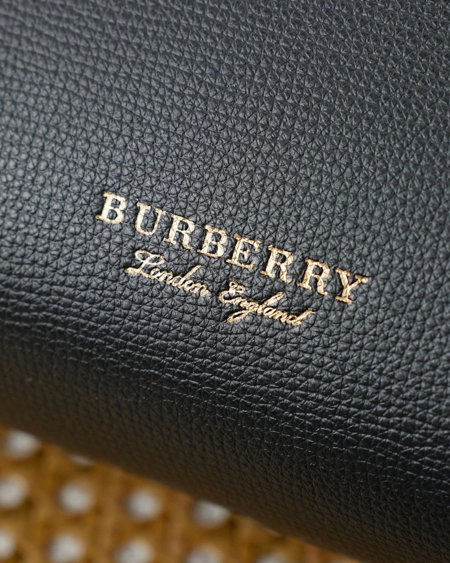 B1R76R20  Popular leather bag