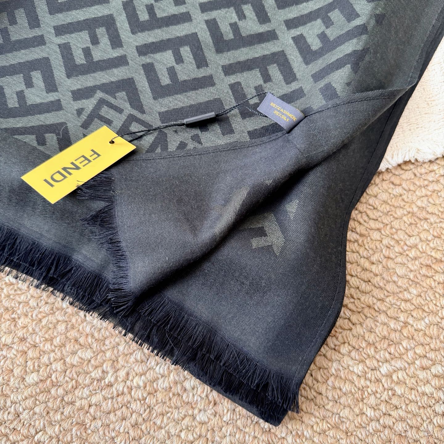 W1N36F16 Popular Silk Scarve