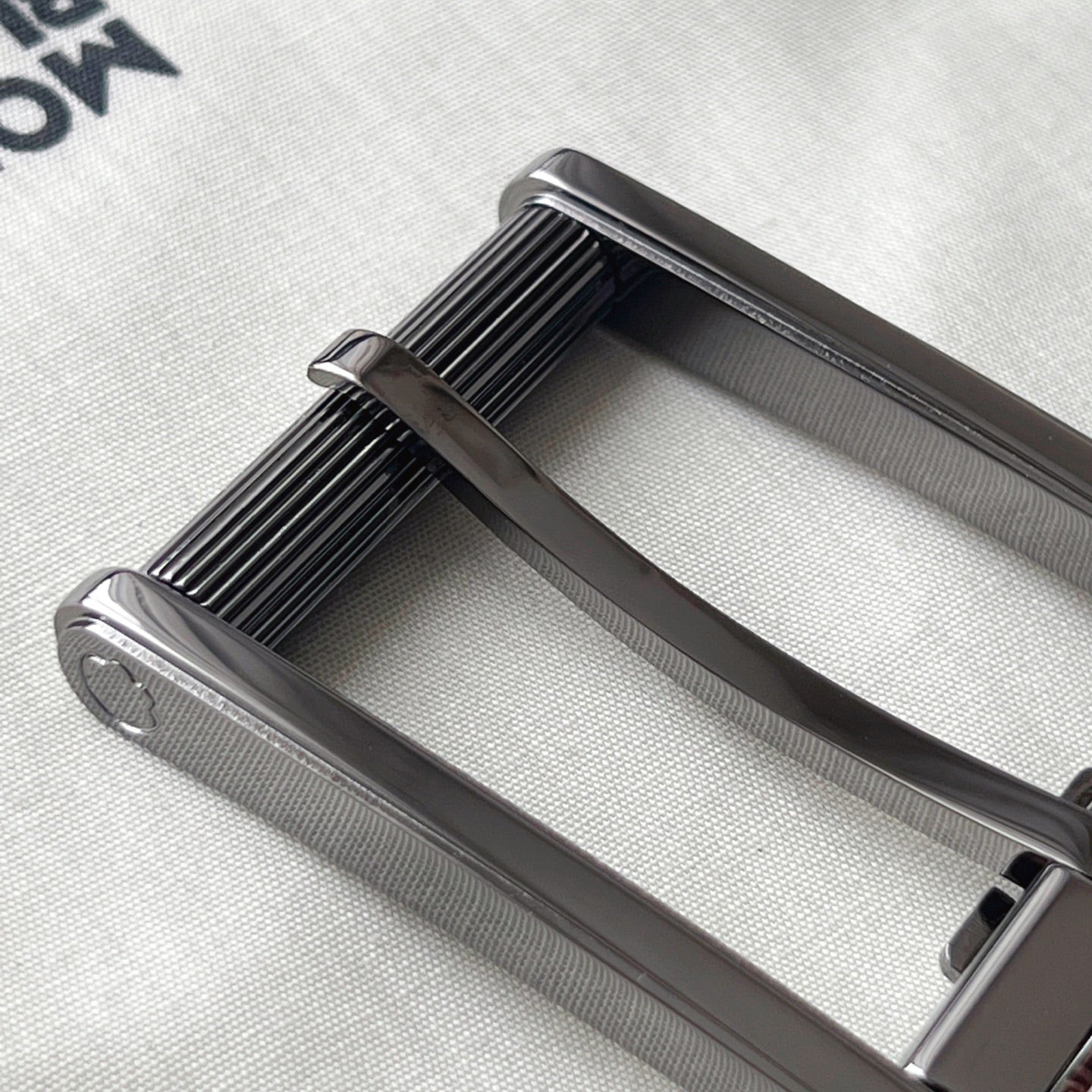 P1Q115A3 Popular High quality belt With full package