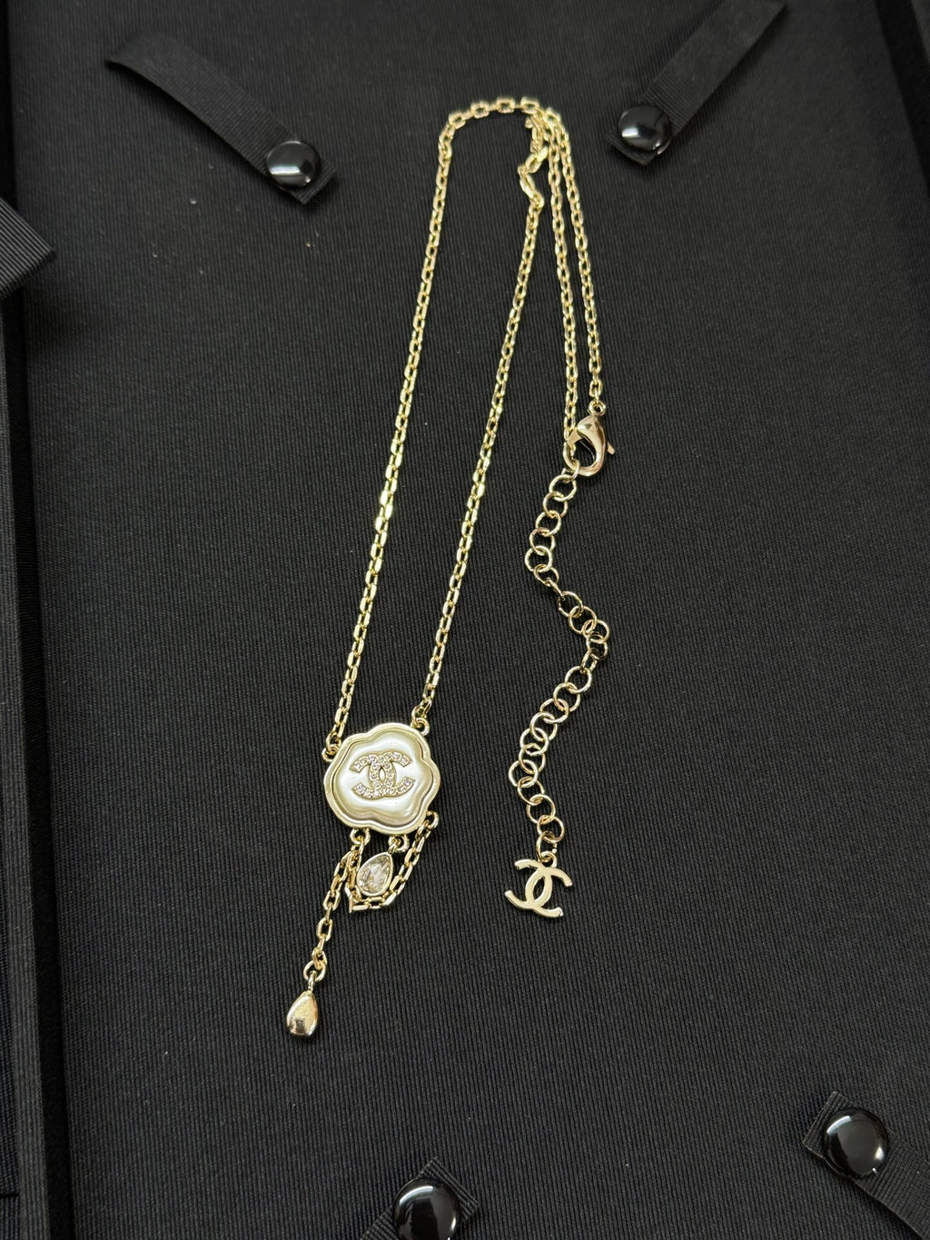 X1Q95C119X Popular Necklaces. Earrings