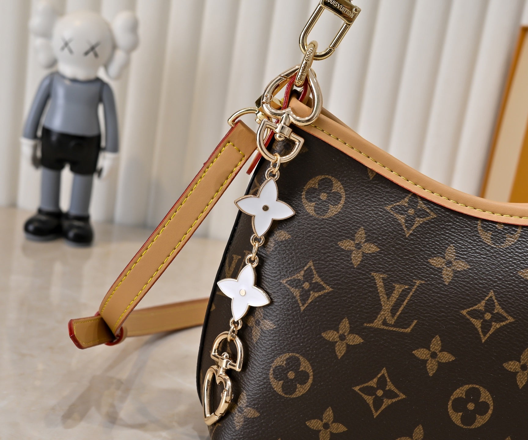 B1P46E111 Popular leather bag