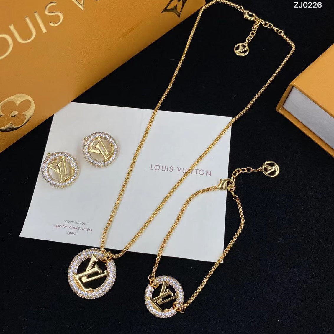 X1Z64E556X  Popular Earrings Bracelets Necklaces