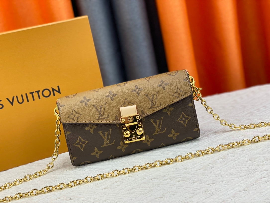 B1X43E32 Popular  leather bag 