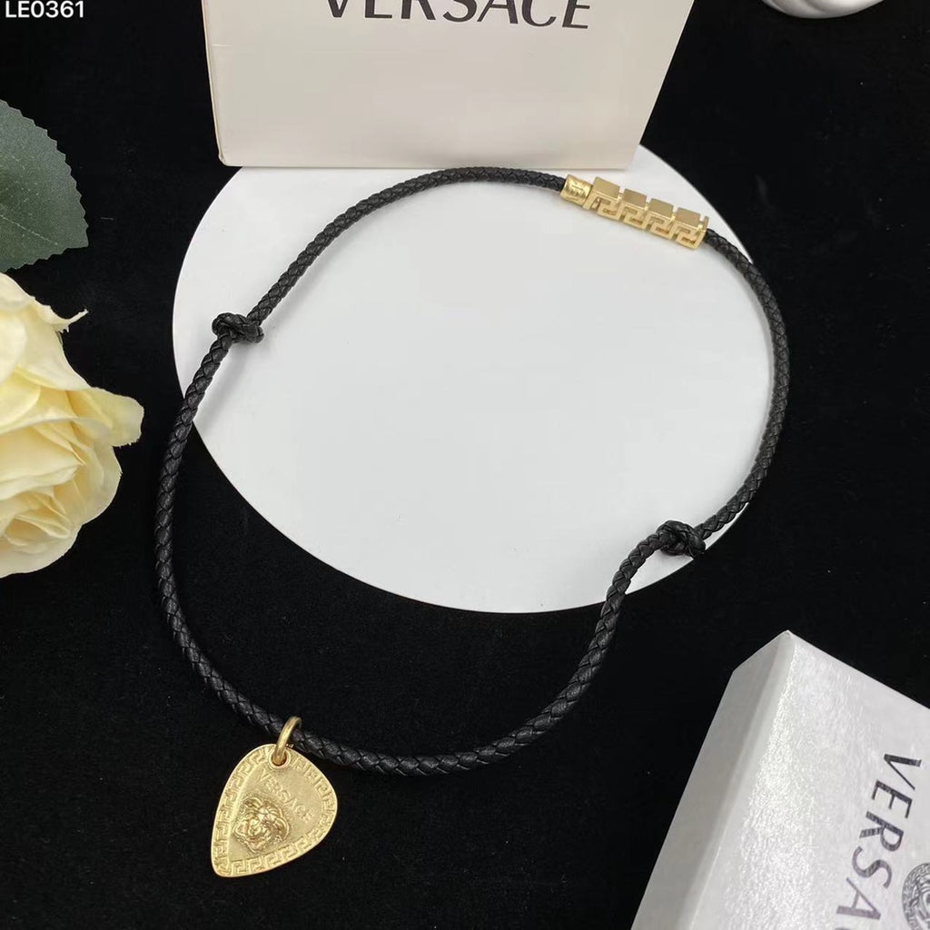 X1R75V55X Popular    Necklaces