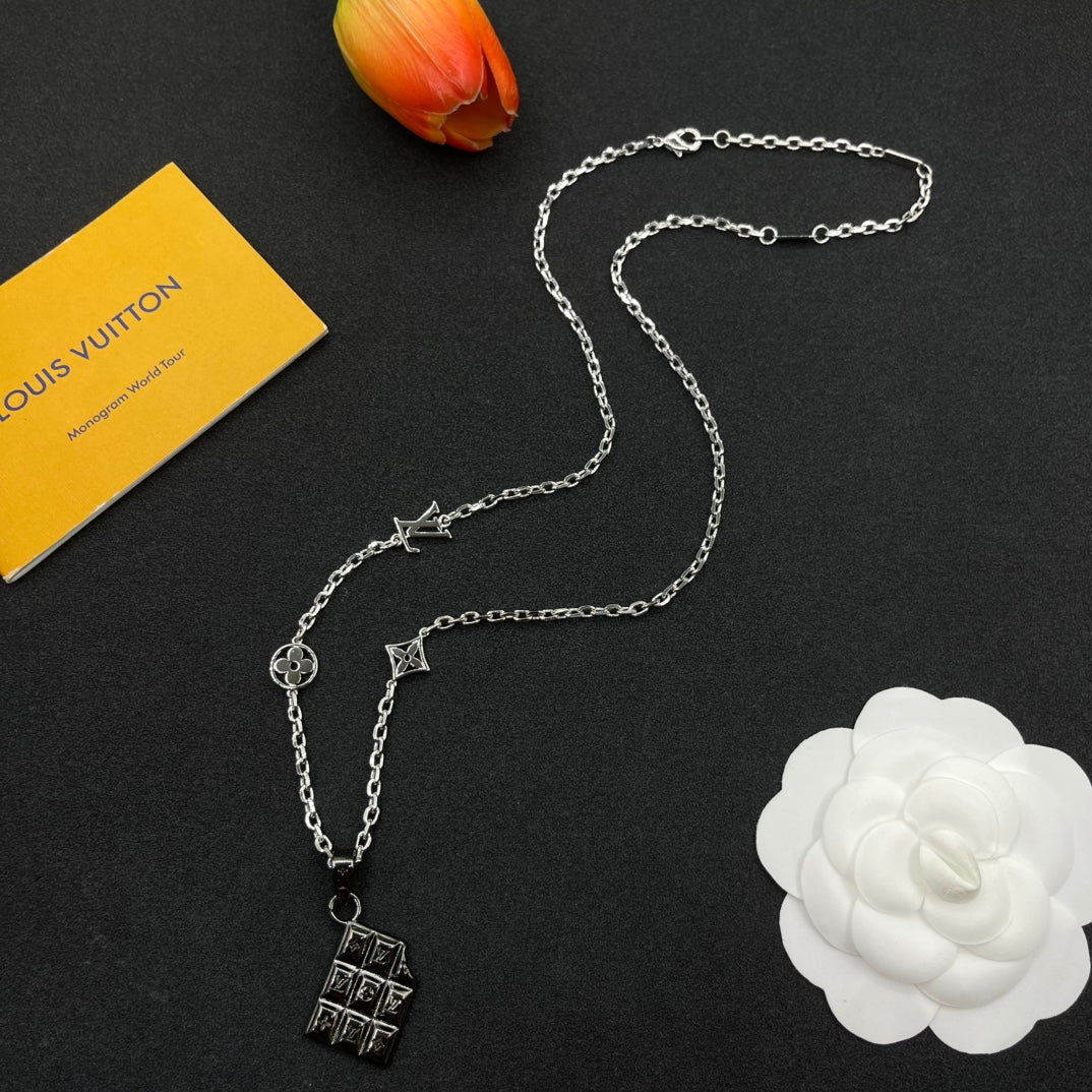 X1Q85E129X Popular Necklace