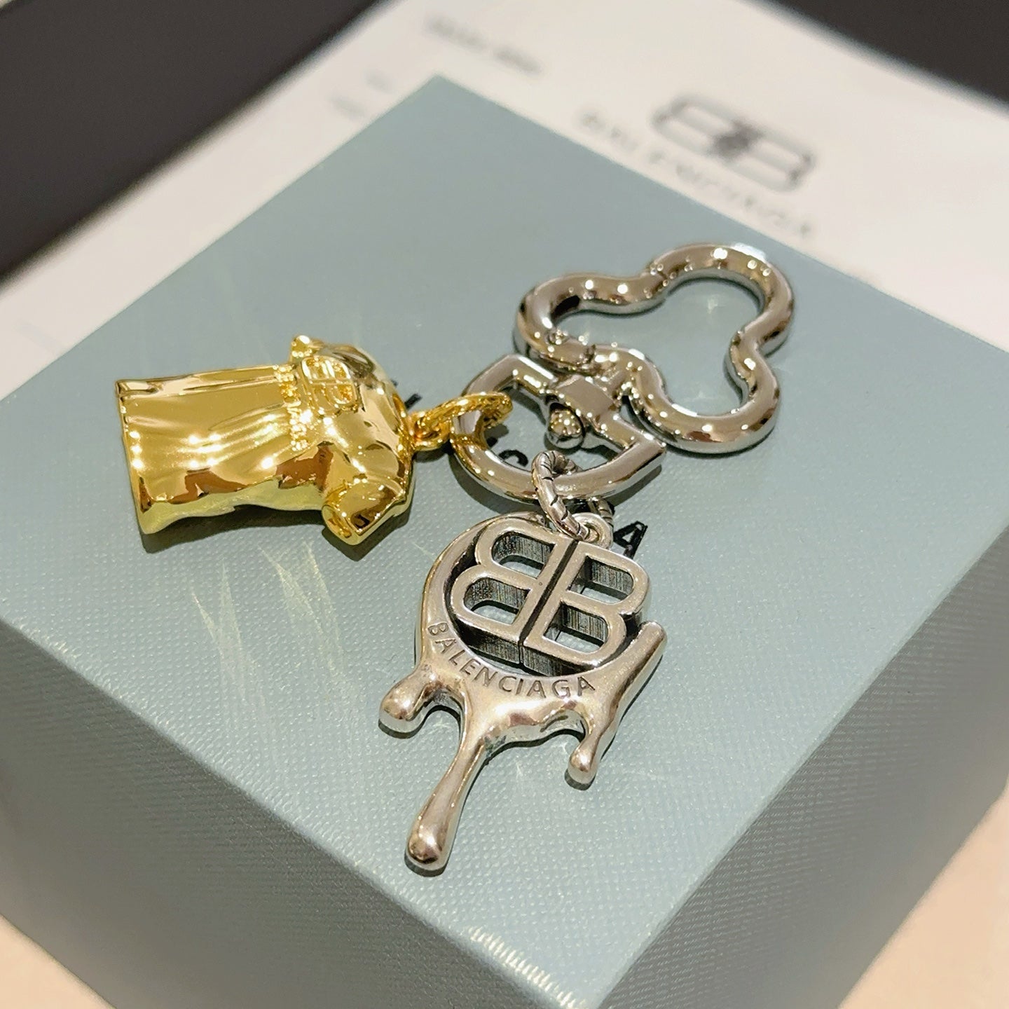 A1Z105J74   Popular bag 's charms accessories