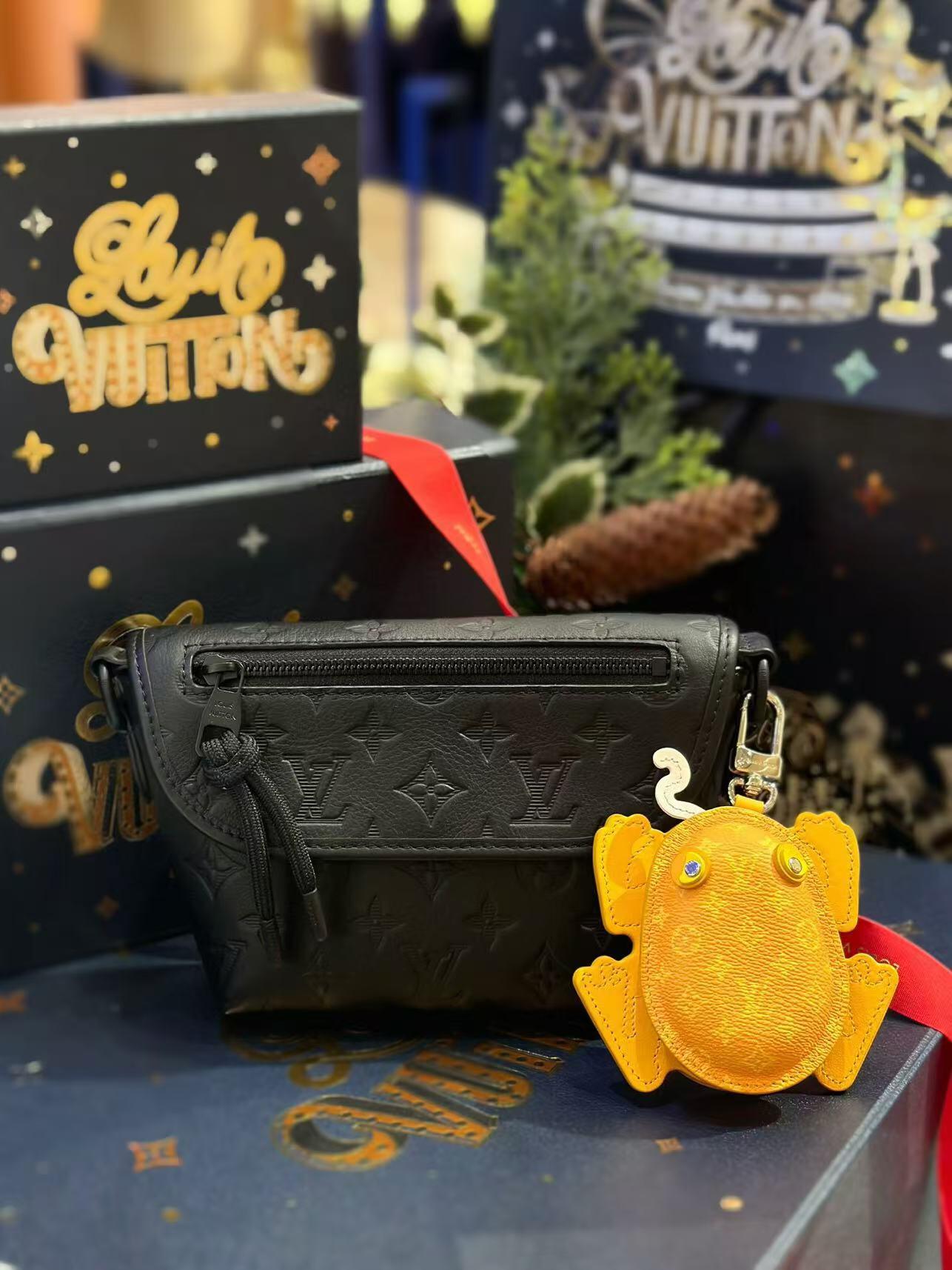 A1Z105E3 Popular bag 's charms accessories