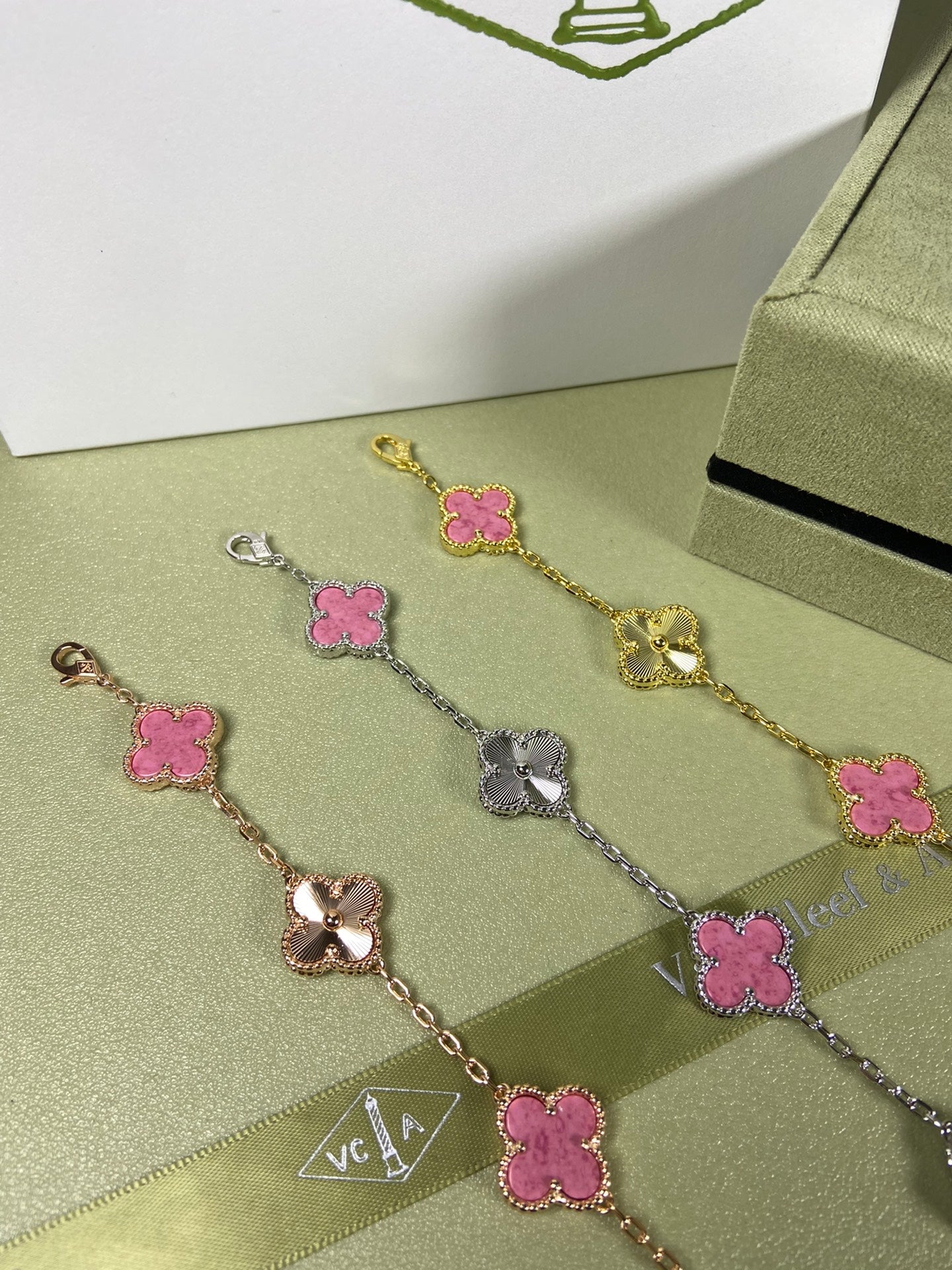 X5X94VA181K  Popular bracelets  5 flowers normal size1.5cm flower