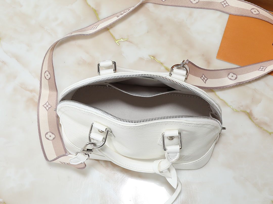 B1P46E102 Popular leather bag