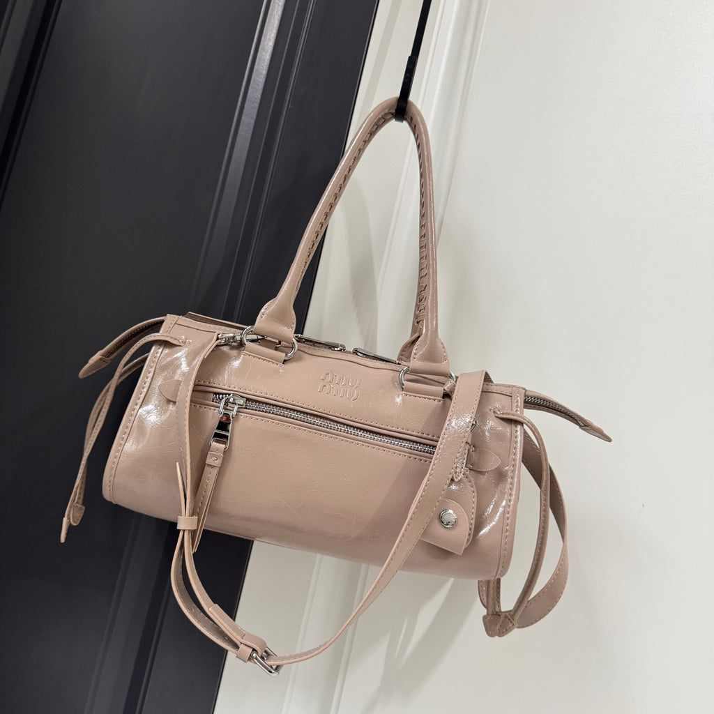 B1R76A21 Popular leather bag