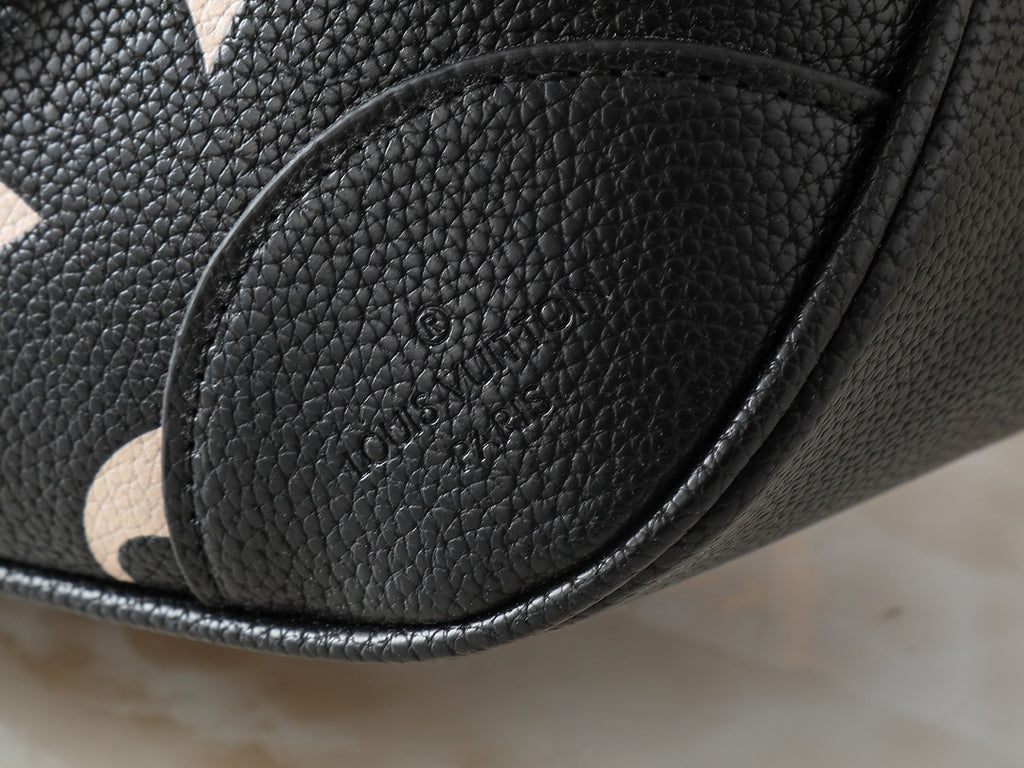 B1R76E48 Popular leather bag