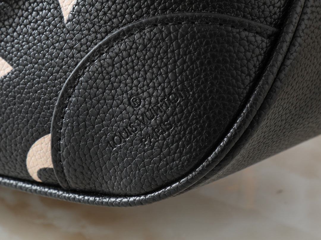 B1R76E48 Popular leather bag