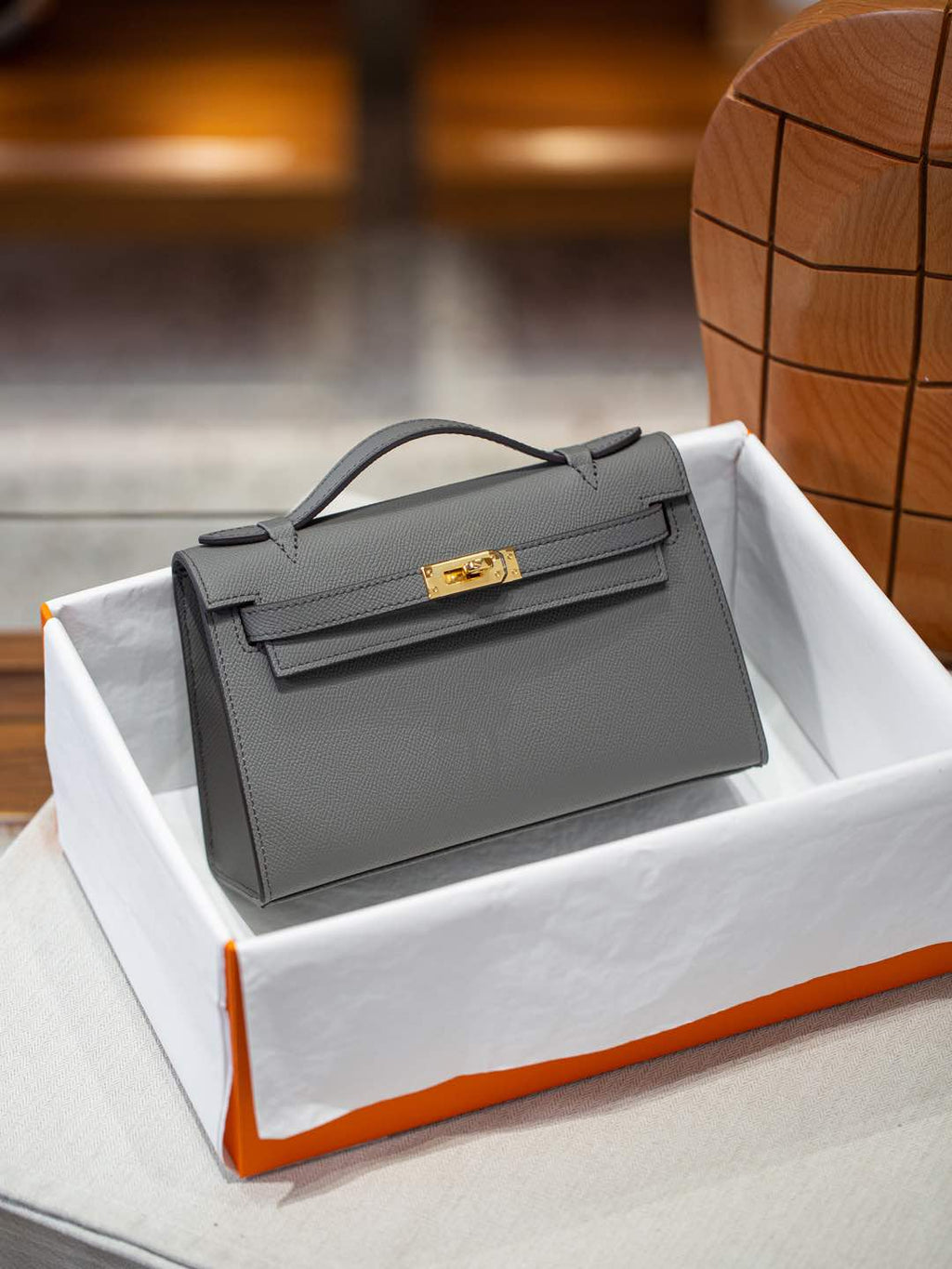 B1R66A4 Popular leather bag