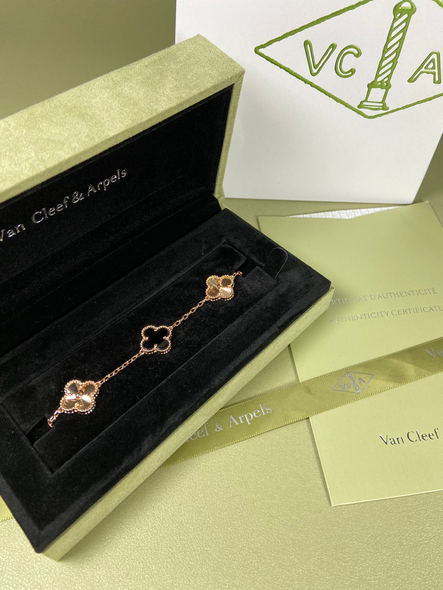 X5X94VA181K  Popular bracelets  5 flowers normal size1.5cm flower