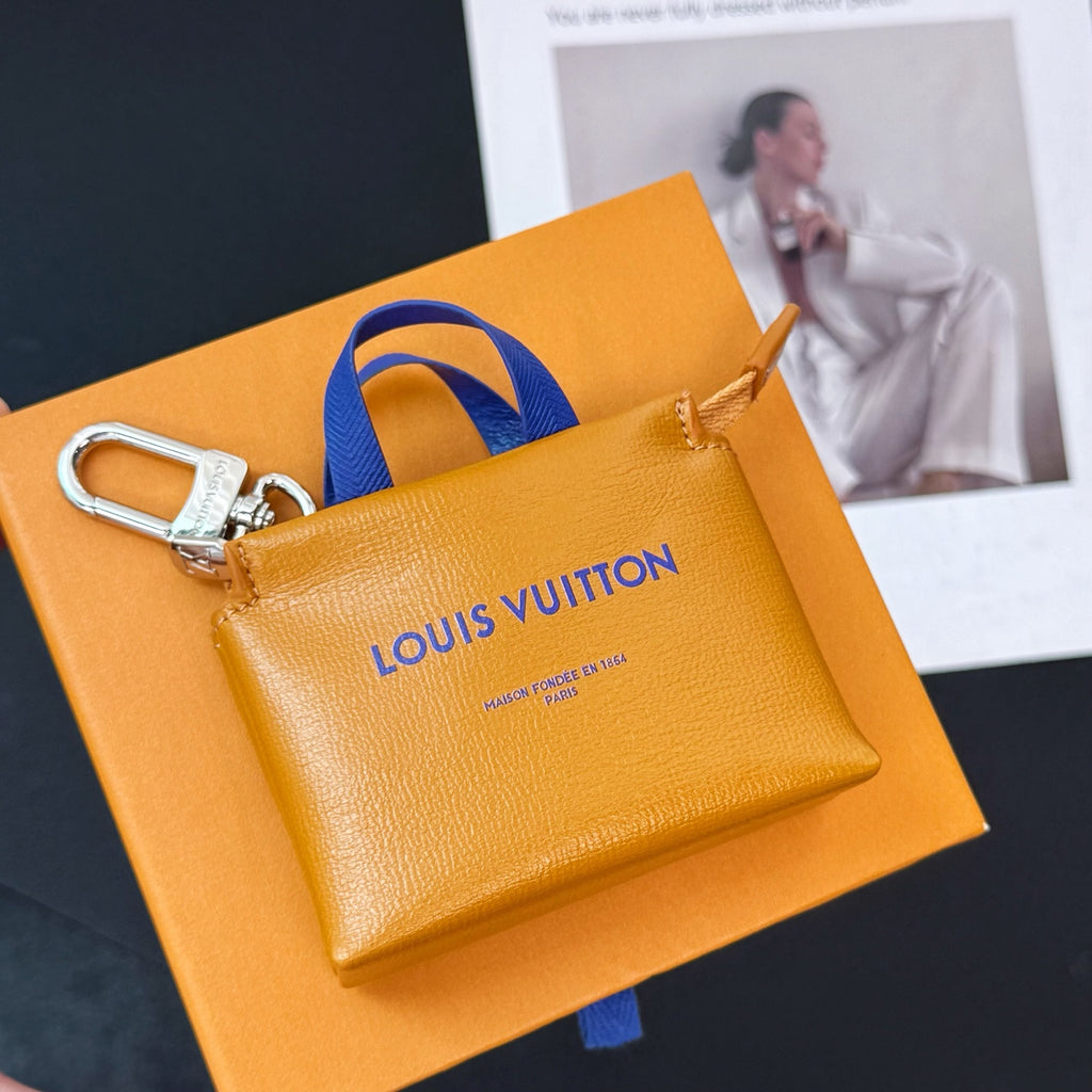 A1Z105E4 Popular bag 's charms accessories