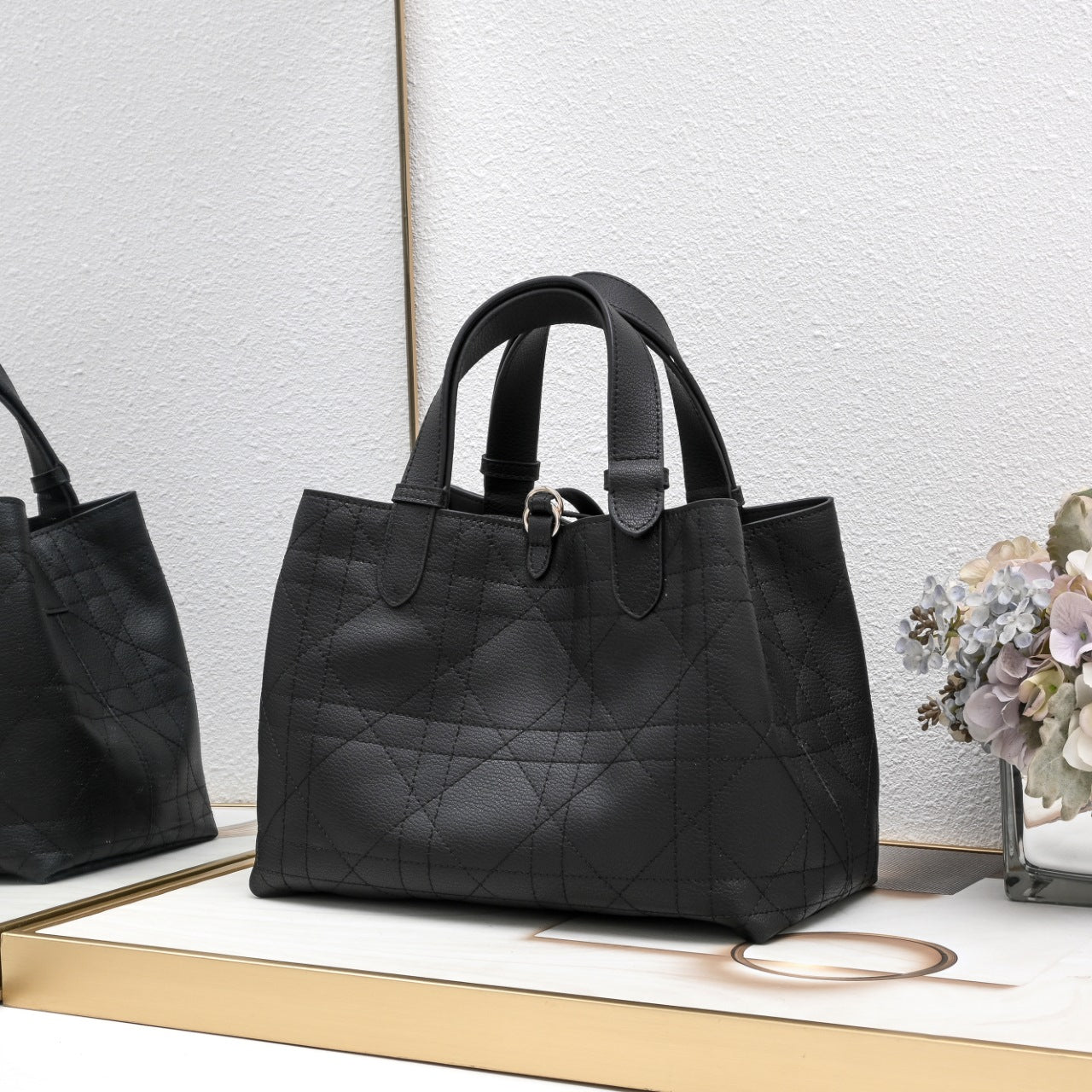 B1R76D42 Popular leather bag