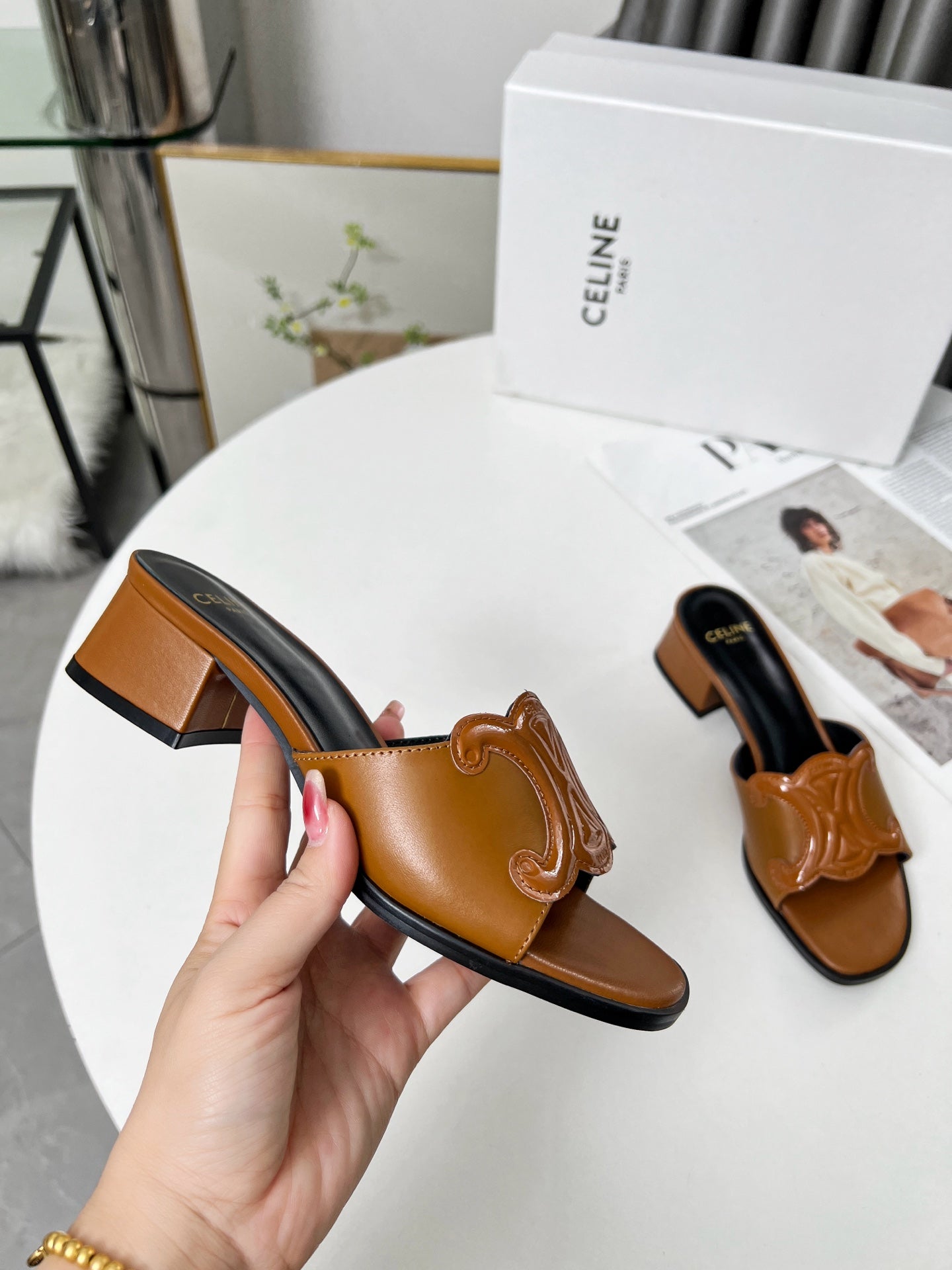 Z2Q55CL51  Popular leather shoes