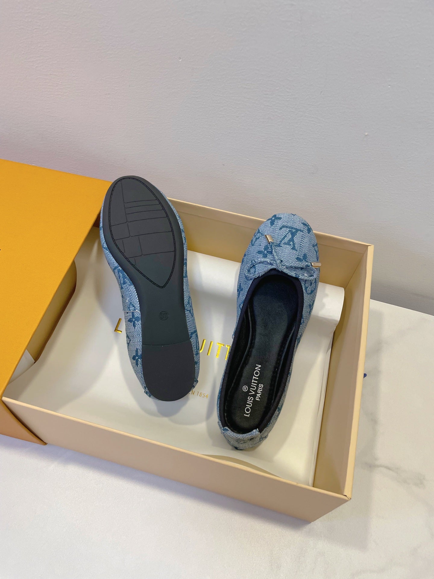 Z2Q95E105 Popular high-quality  shoes