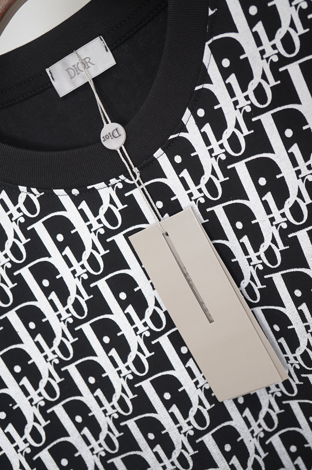 U1R76D11 Popular T-shirts