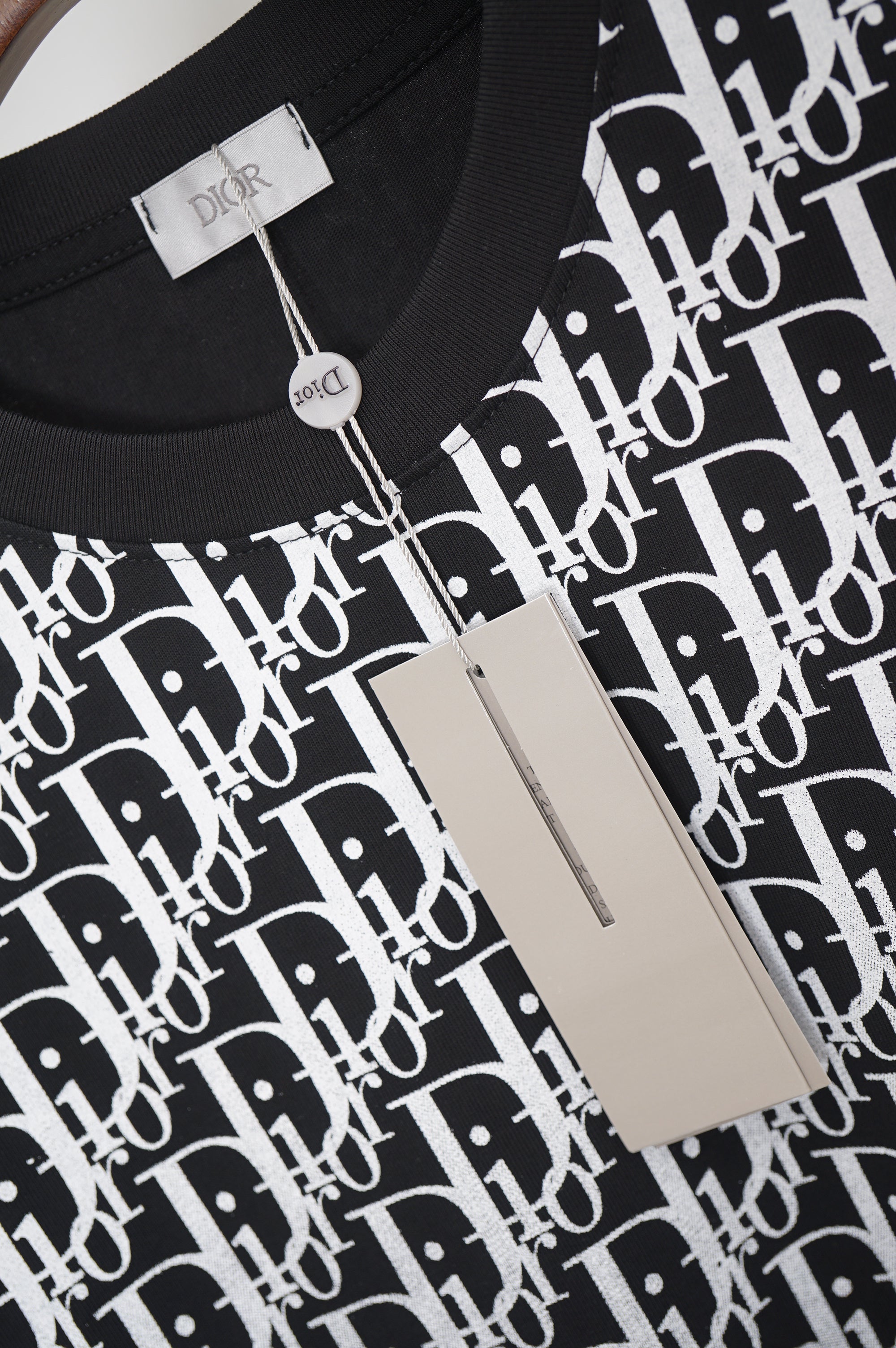 U1R76D11 Popular T-shirts