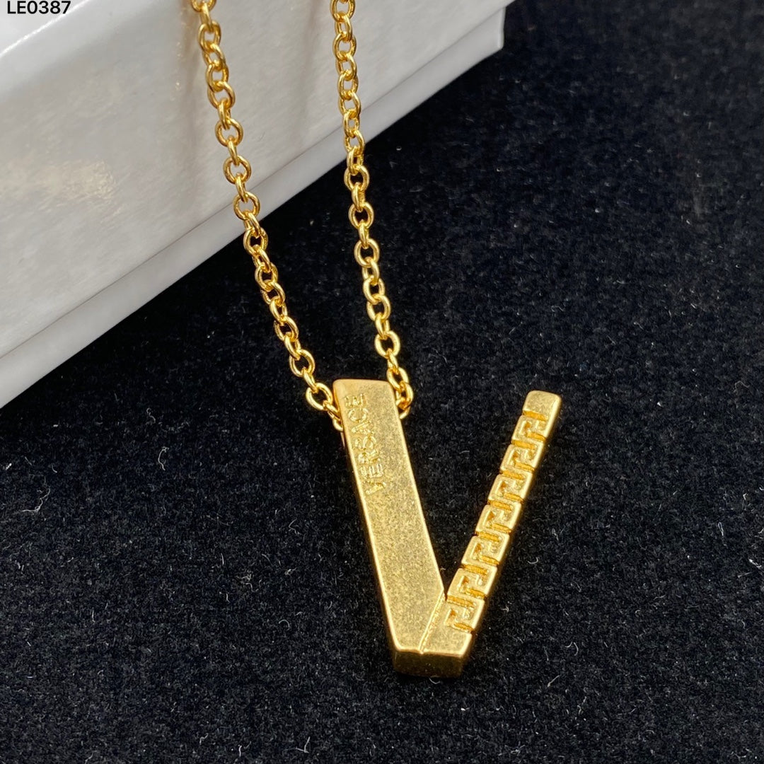 X1R75V54X Popular    Necklaces