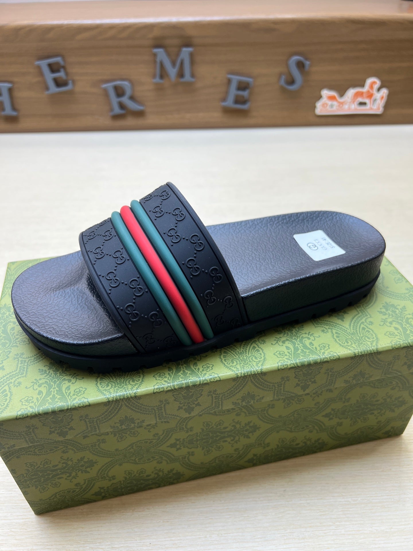 Z5X76B7  Popular slippers