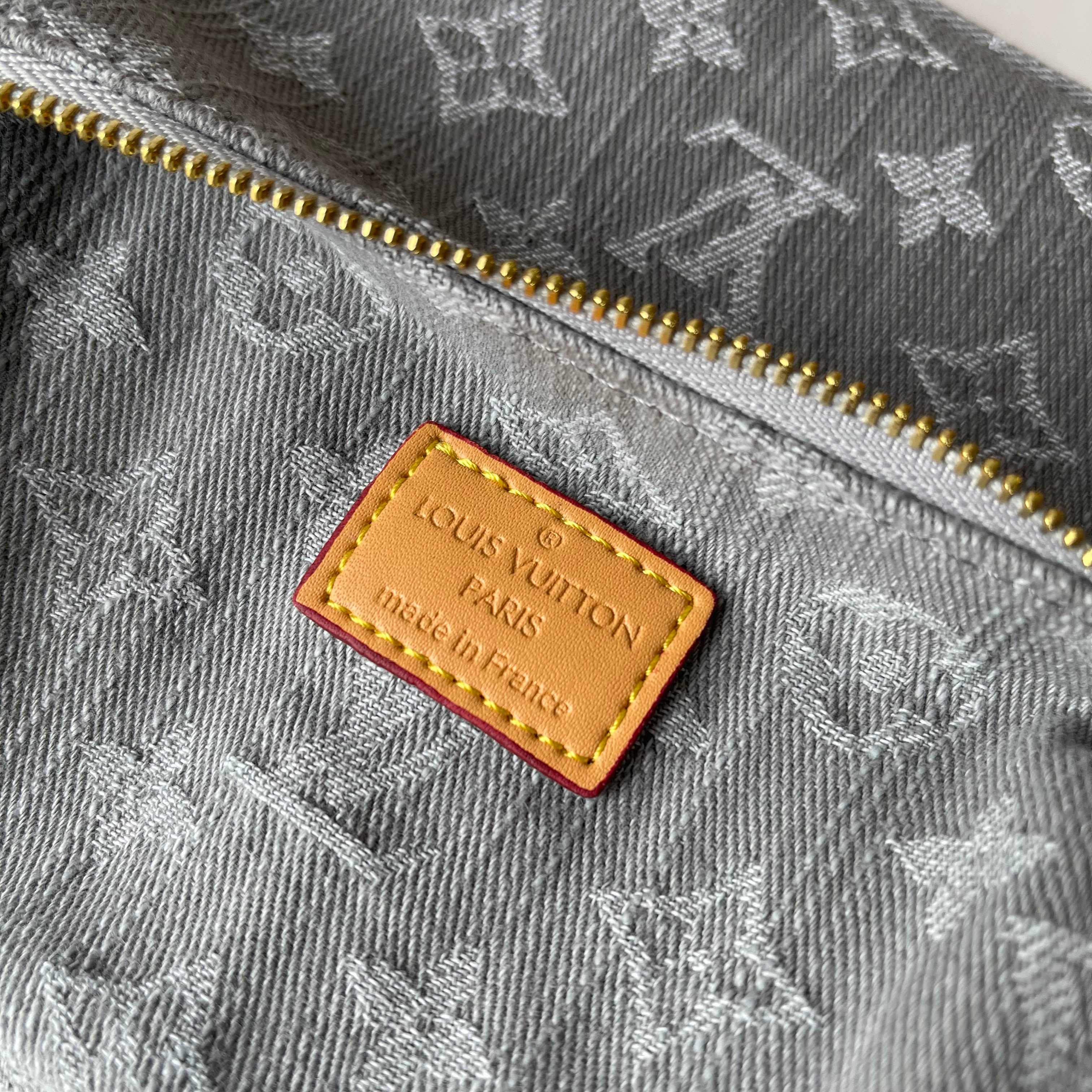 B1R15E30 Popular   bag
