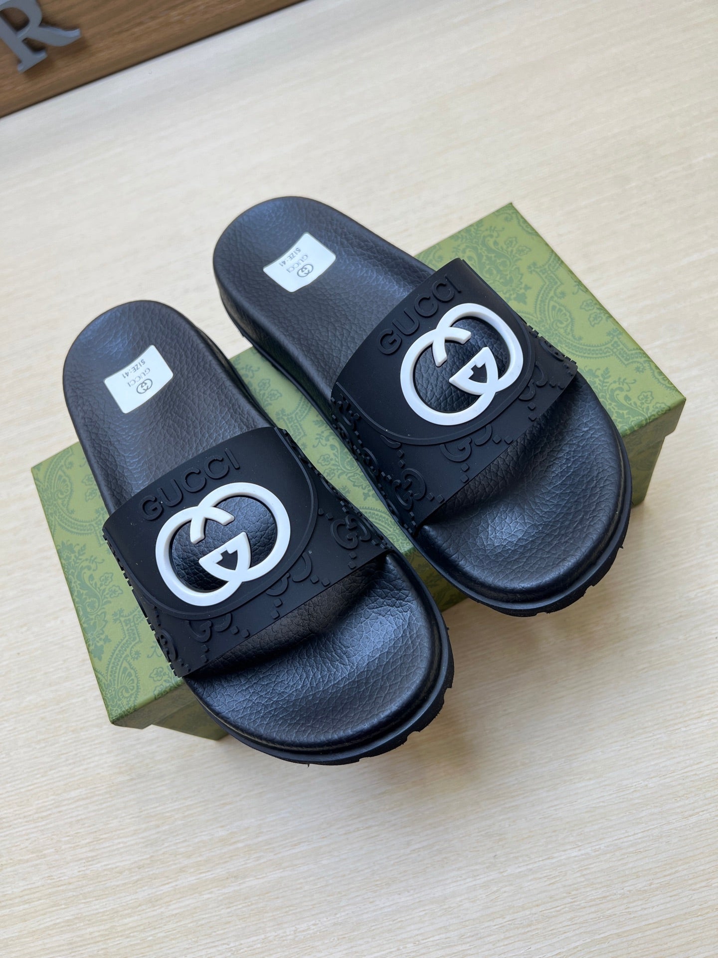 Z5X76B6  Popular slippers