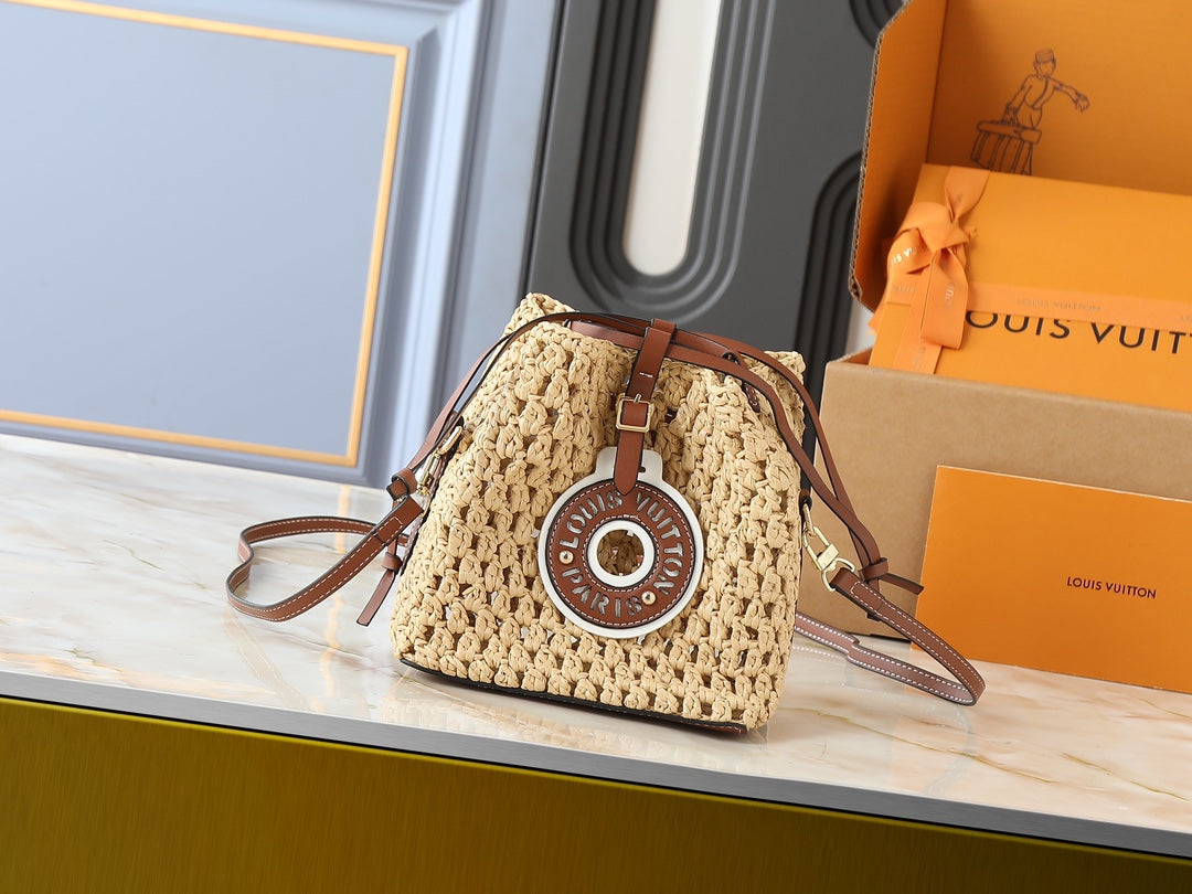 B1P46E114 Popular woven bag
