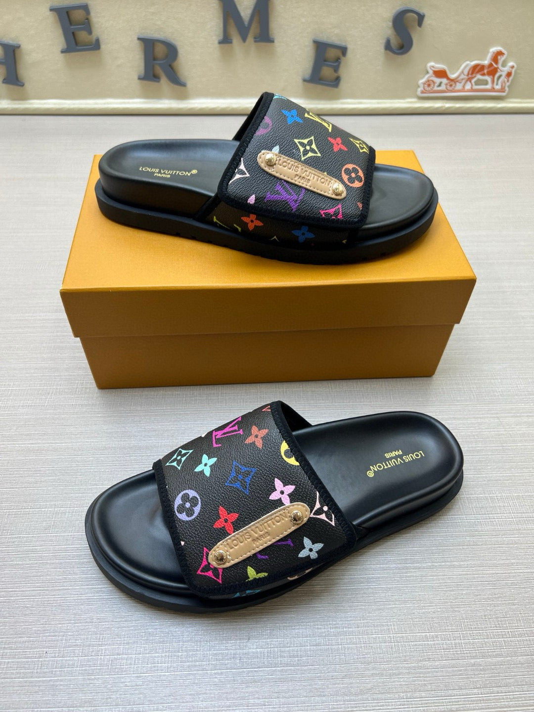 Z5N75E6  Popular Slippers