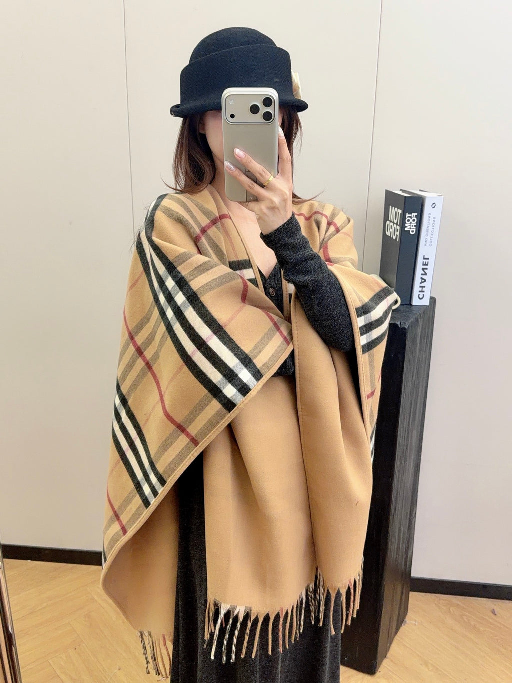 W1R86R61 Popular cape