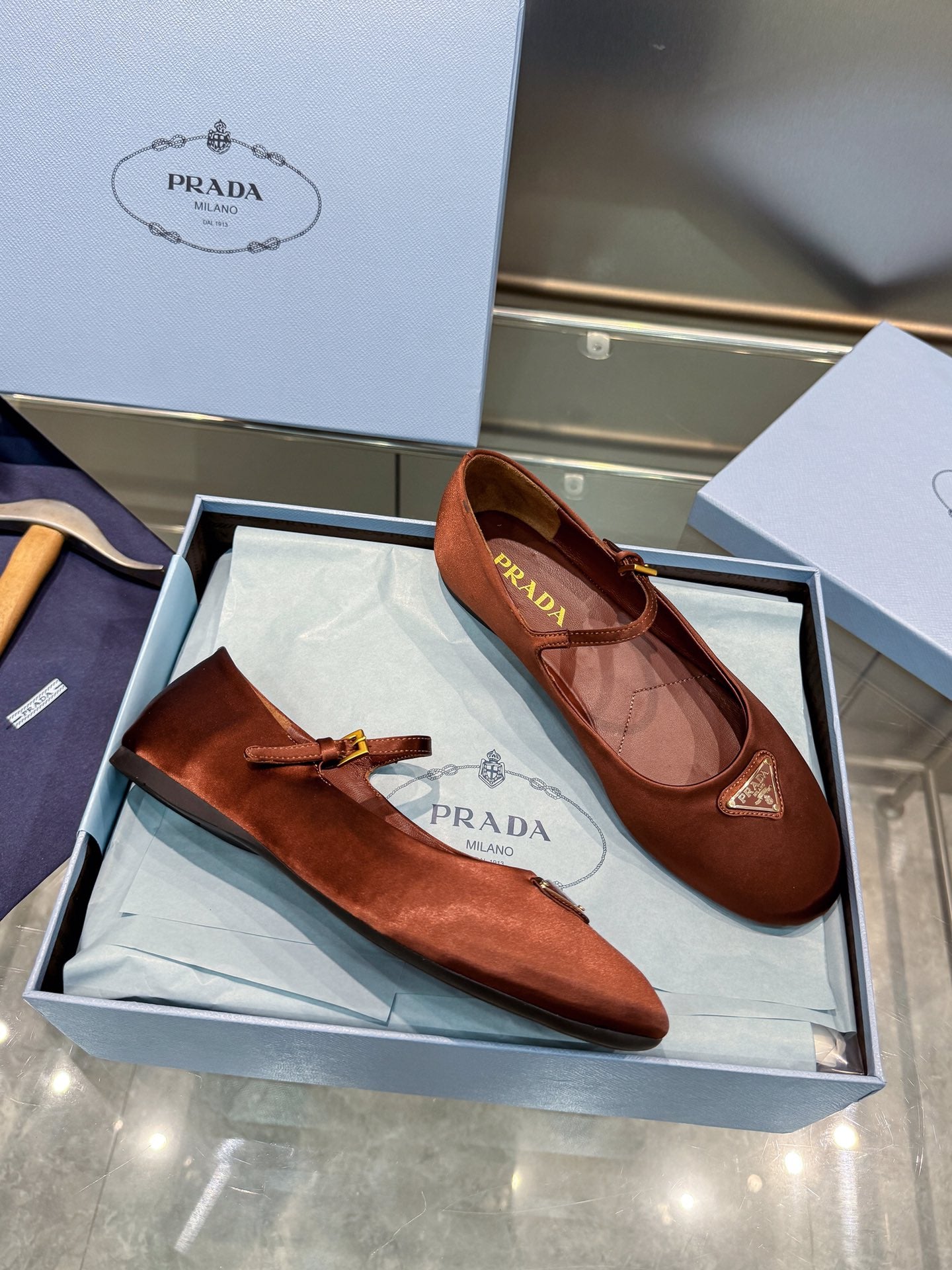 Z2Q105P381 Popular high-quality Shoes