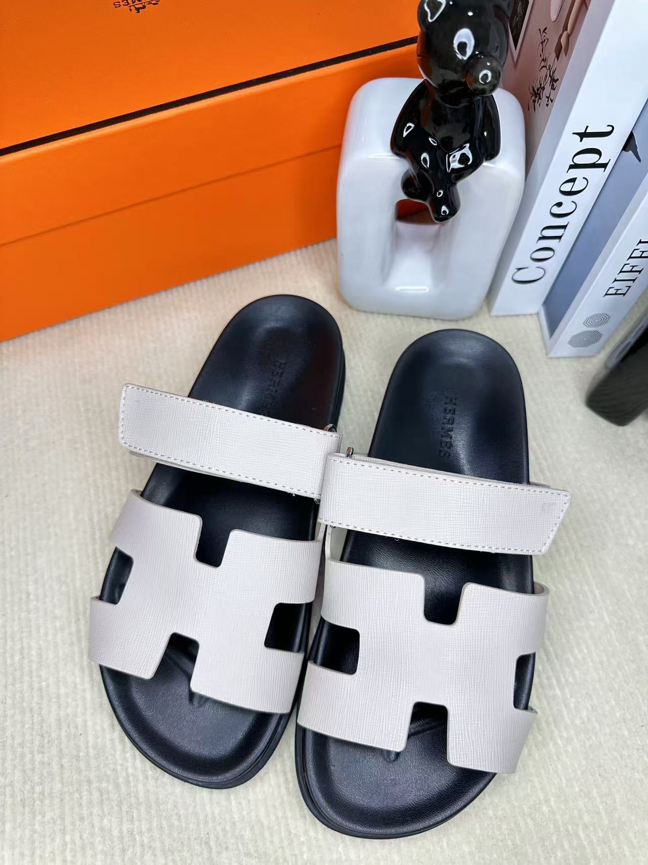 Z2Q55H28 Popular leather shoes