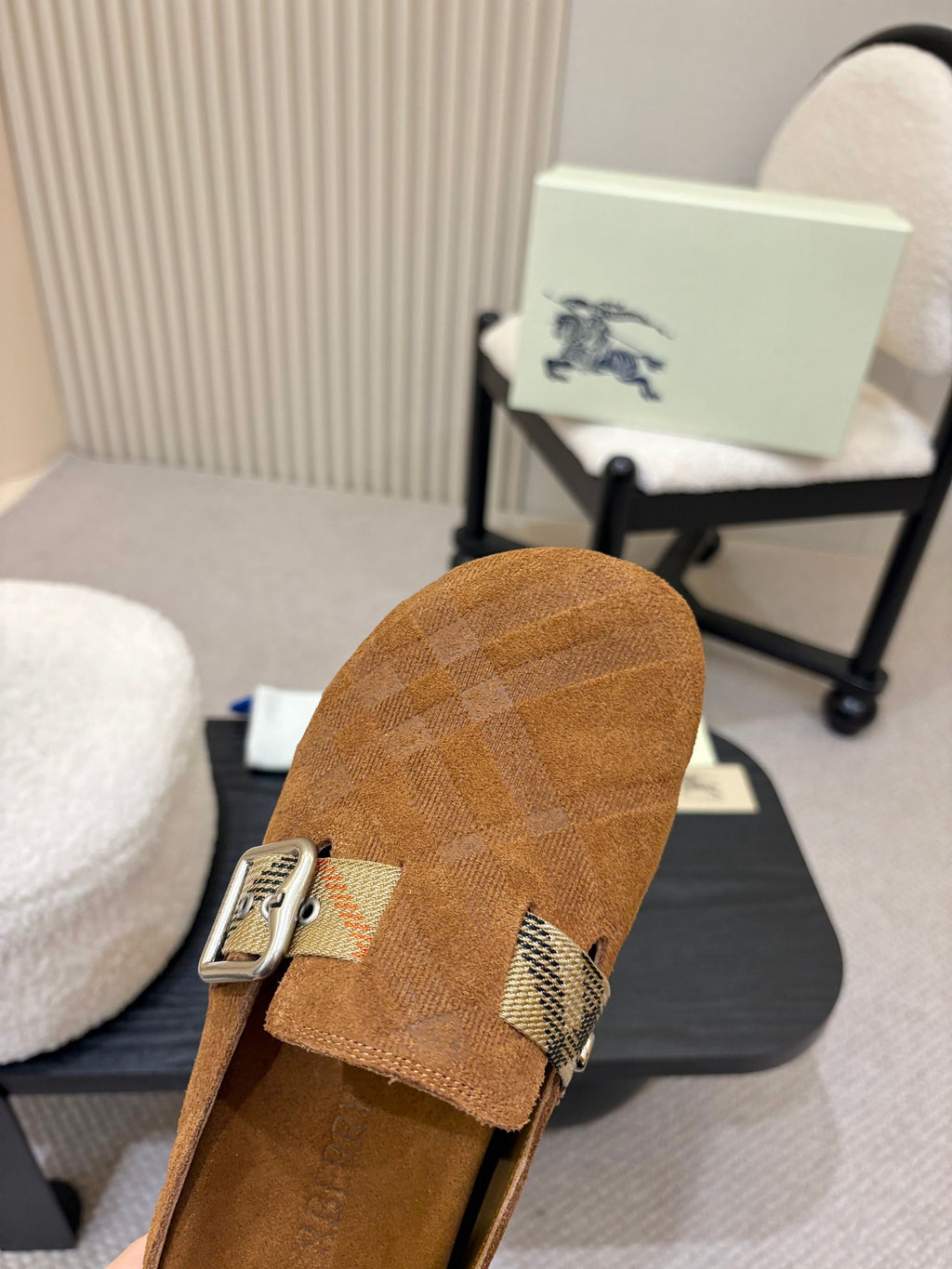 Z2N85R11 Popular high-quality shoes