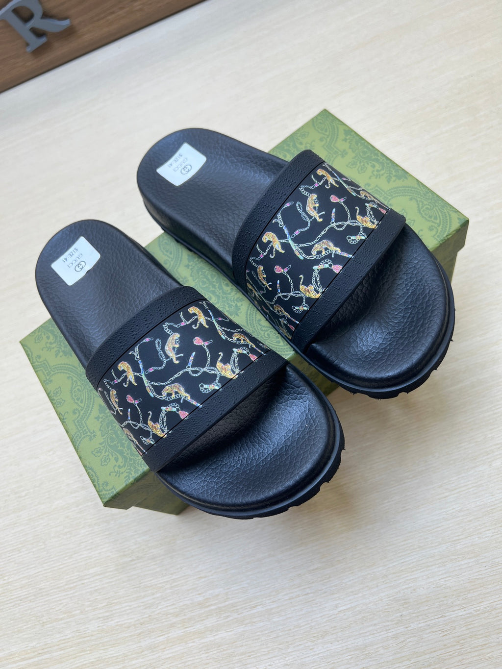 Z5R66B25 Popular Slippers