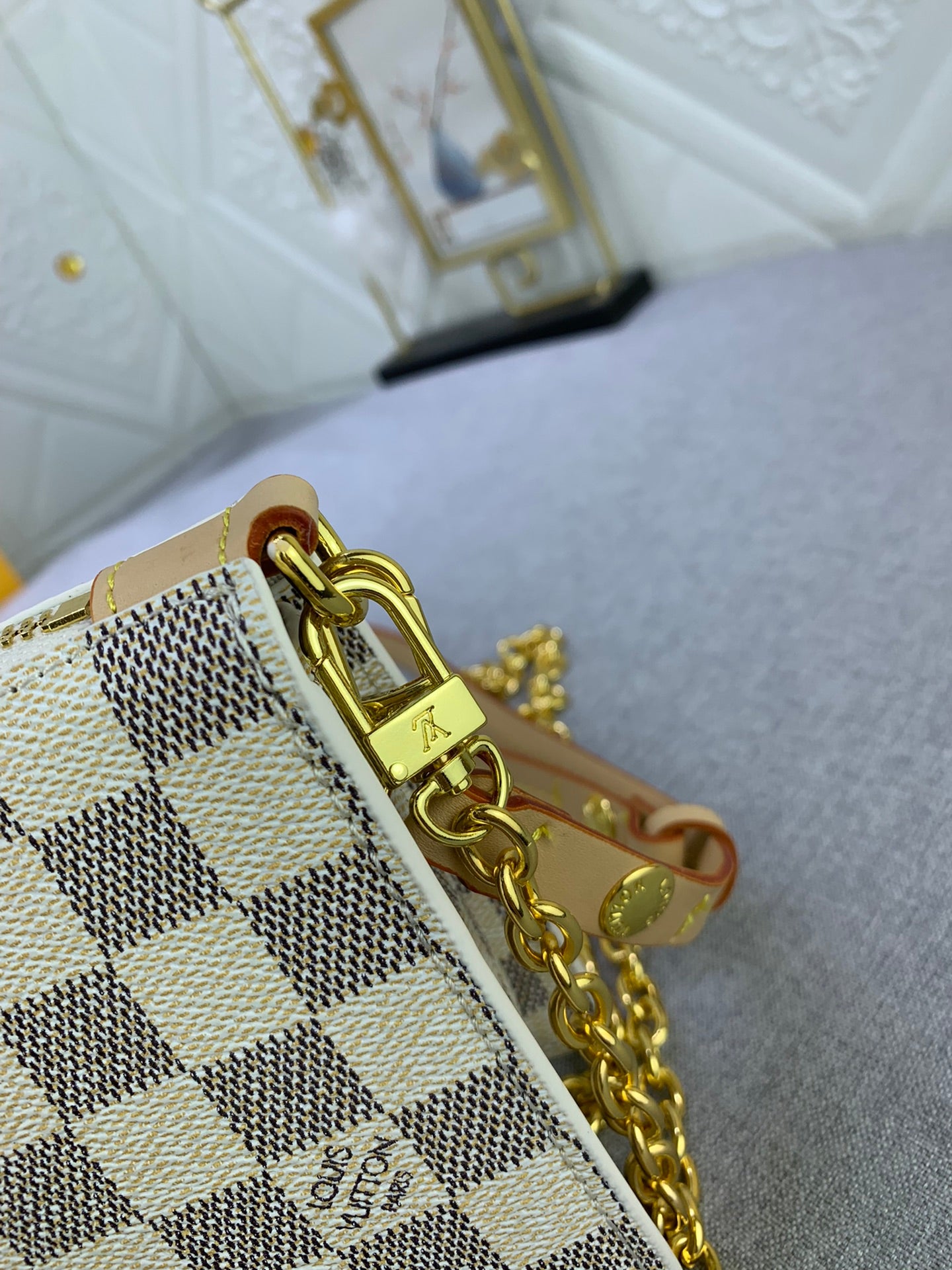 B1X34E275 Popular  leather bag 