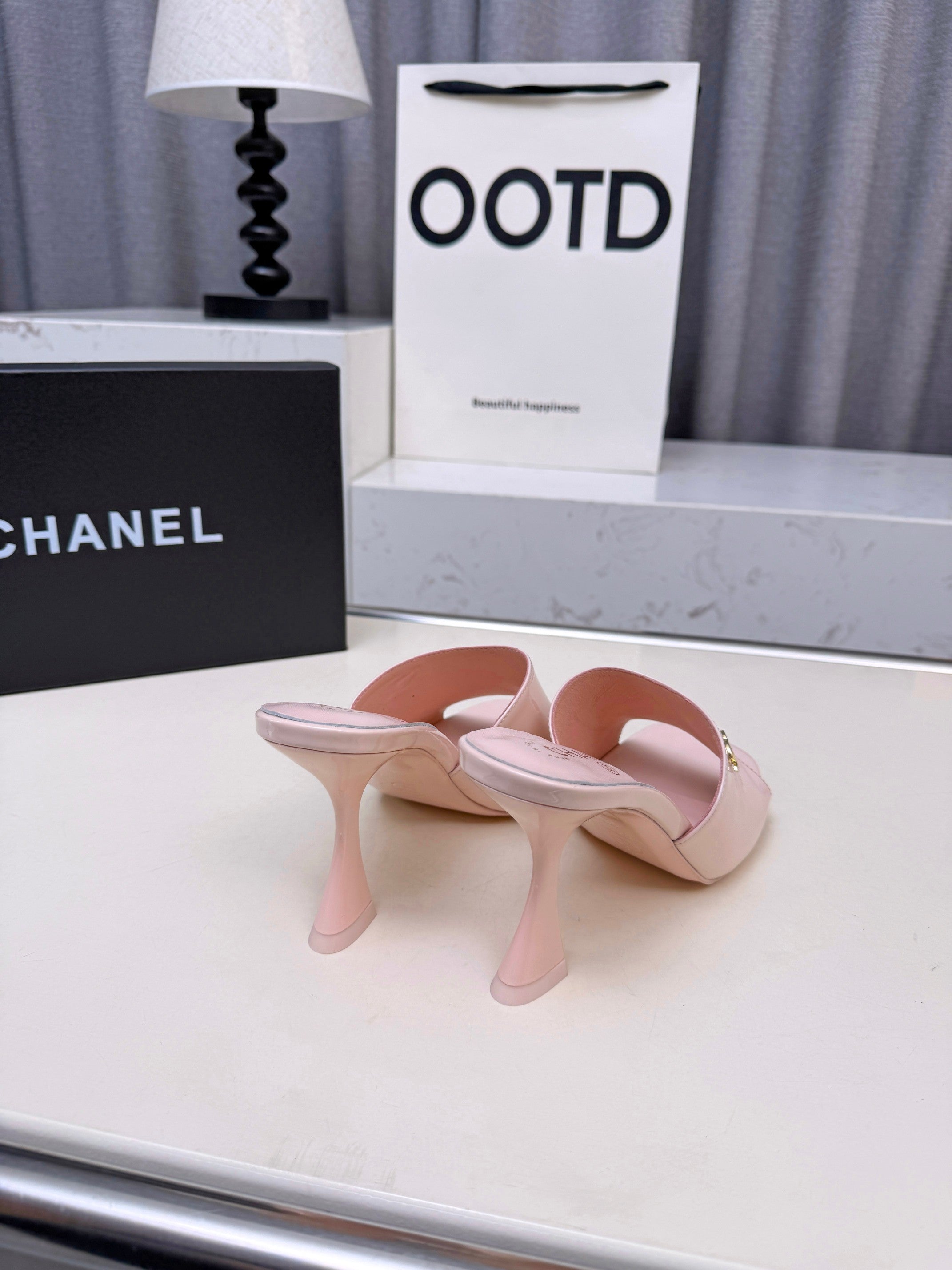 Z2X66C46 Popular leather High heels