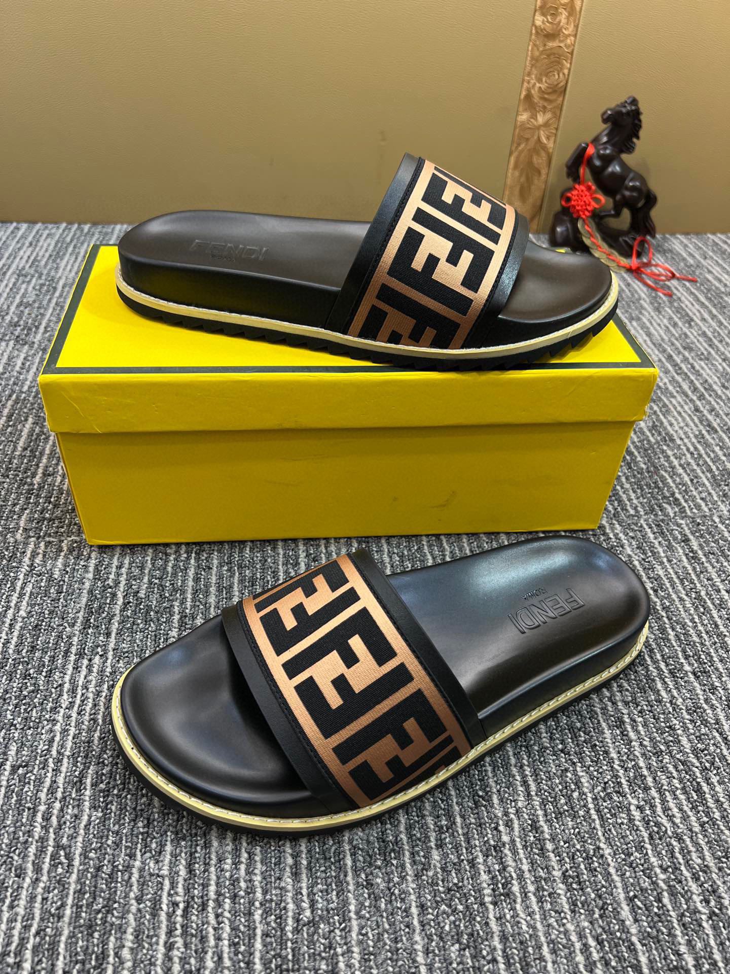 Z5YF111 Popular Slippers