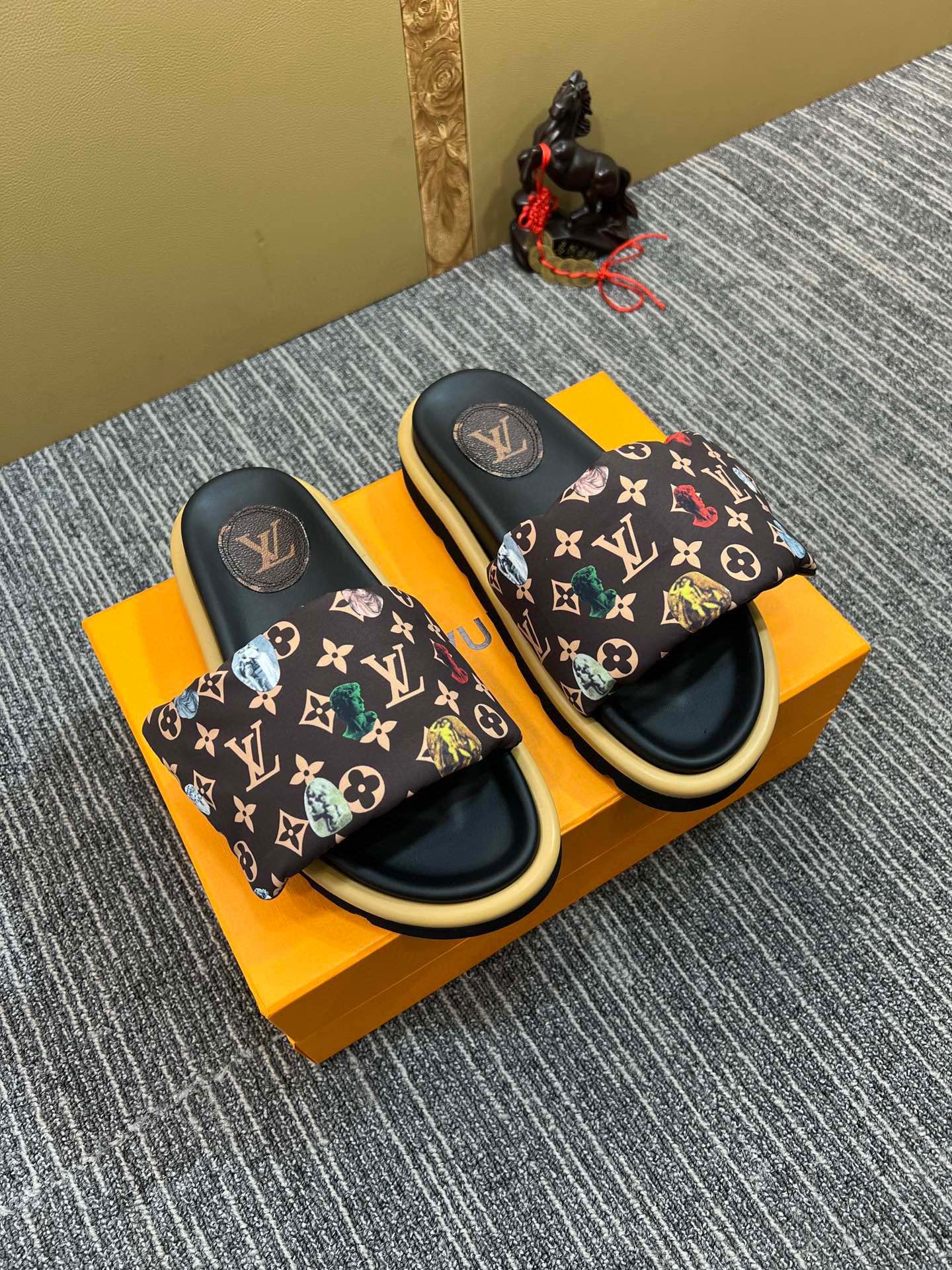 Z5XF120 Popular leather quality Slippers