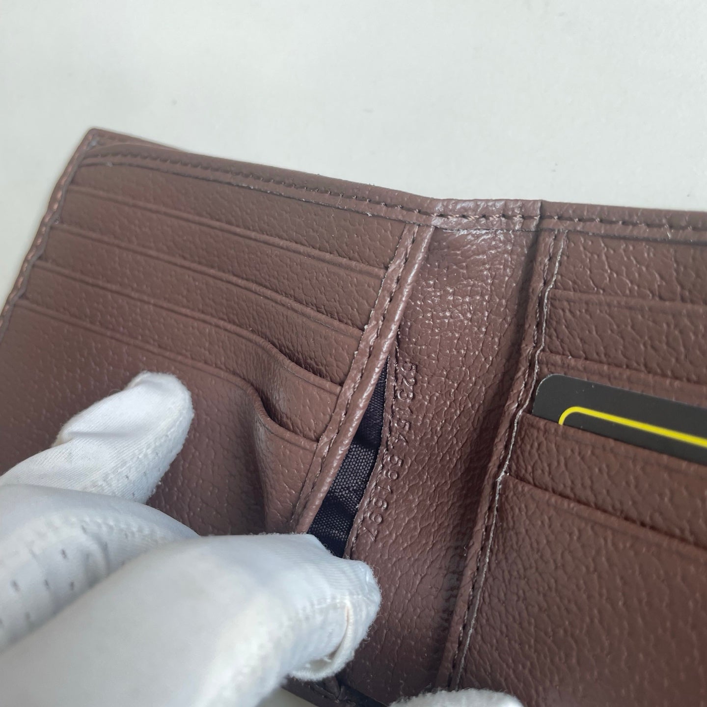 B1X46B7 Popular leather wallets ( with full packaging )