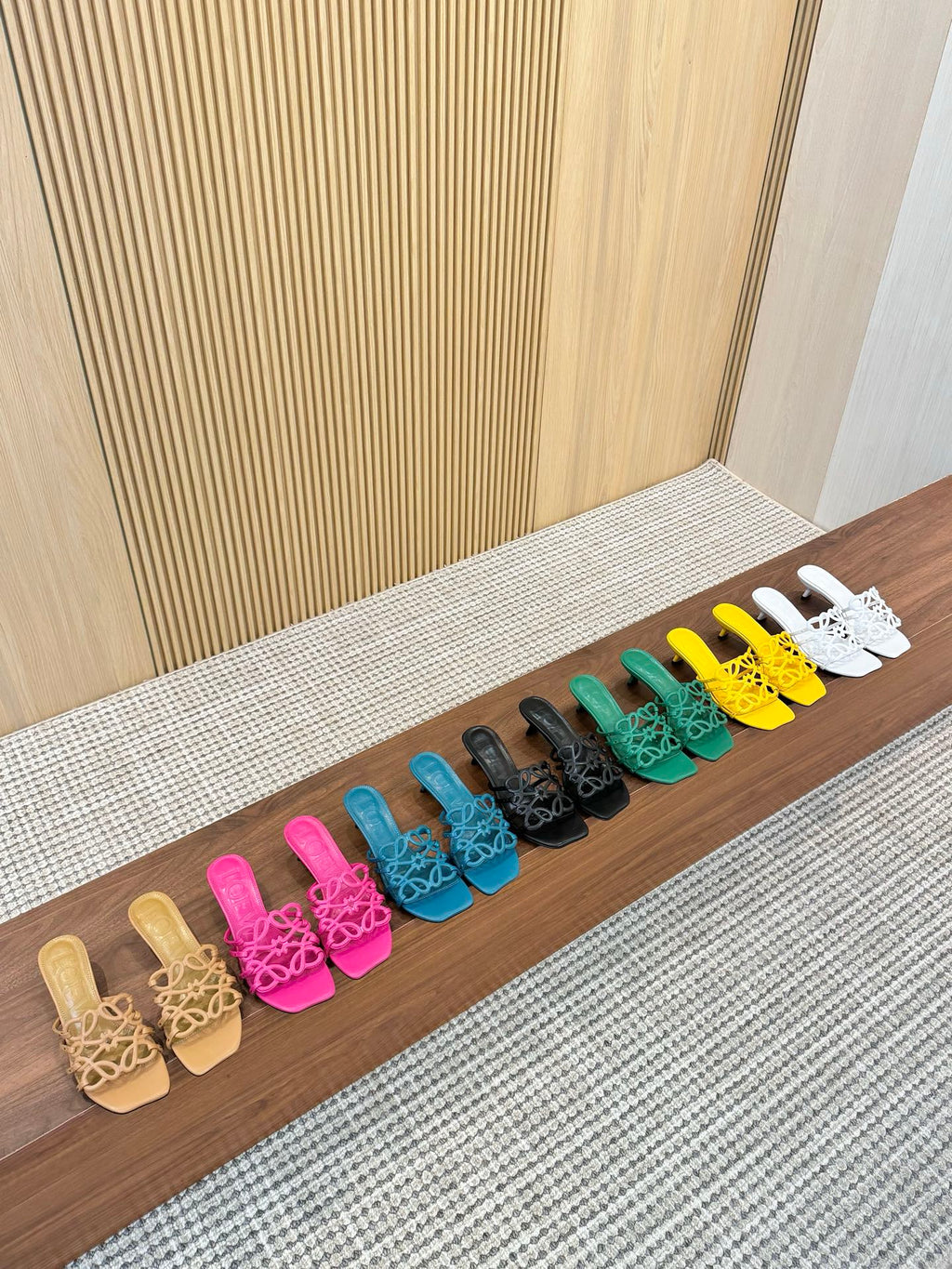 Z2Q55A33 Popular  leather Slippers
