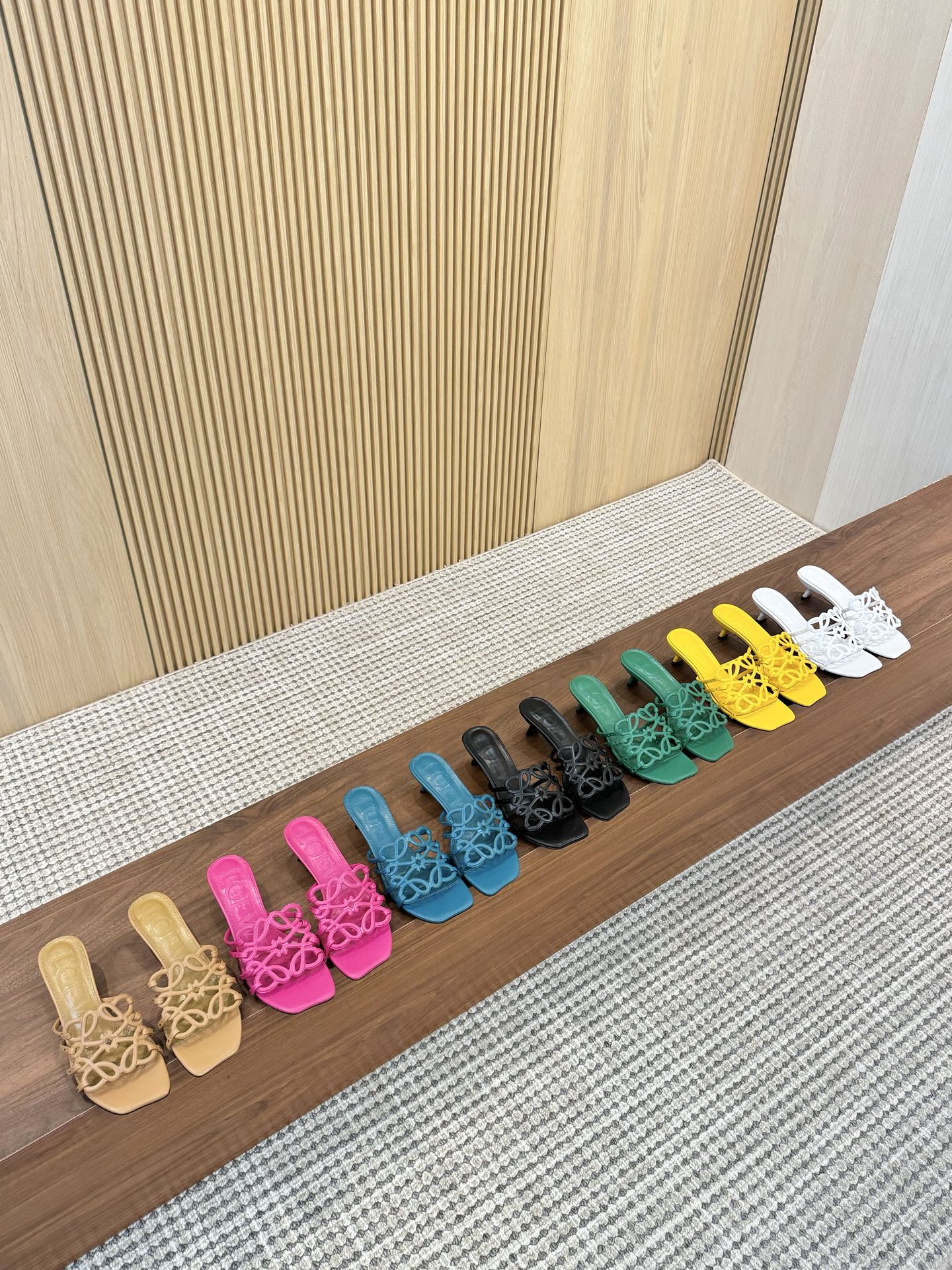 Z2Q55A33 Popular  leather Slippers