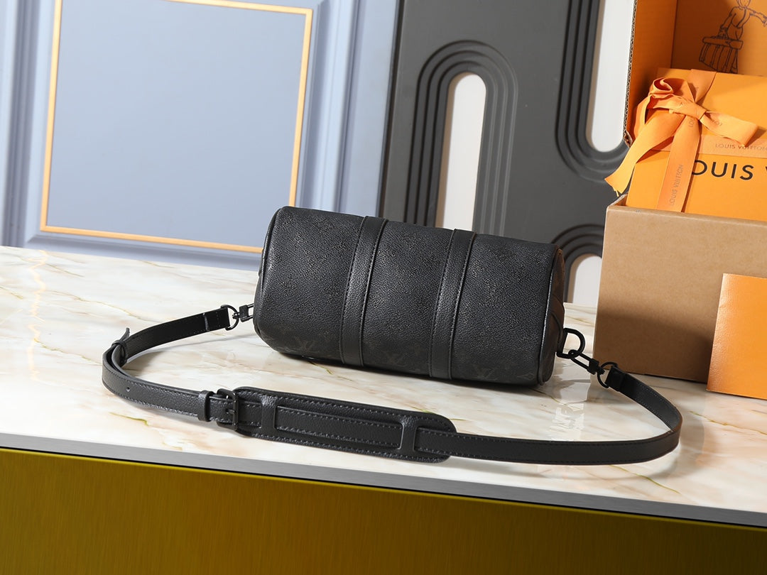 B1P46E30 Popular leather bag