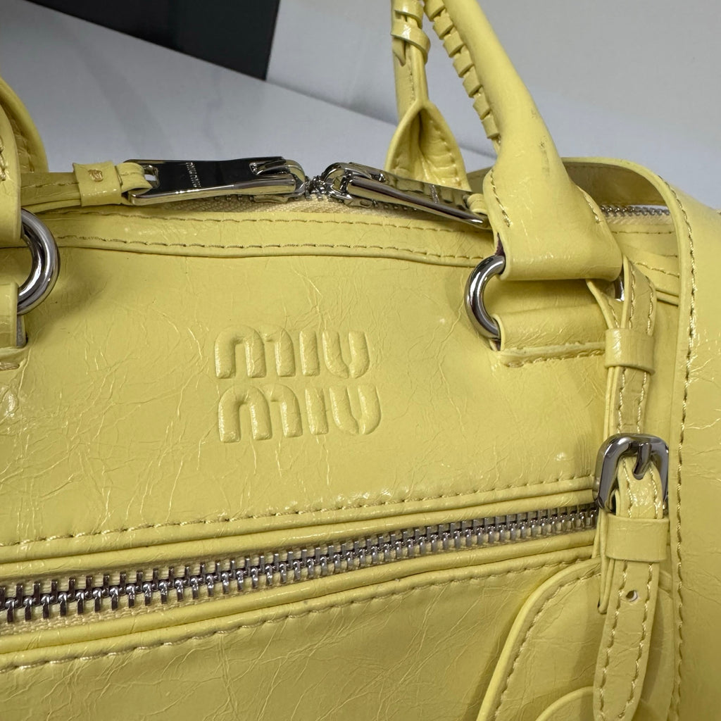 B1R76A21 Popular leather bag