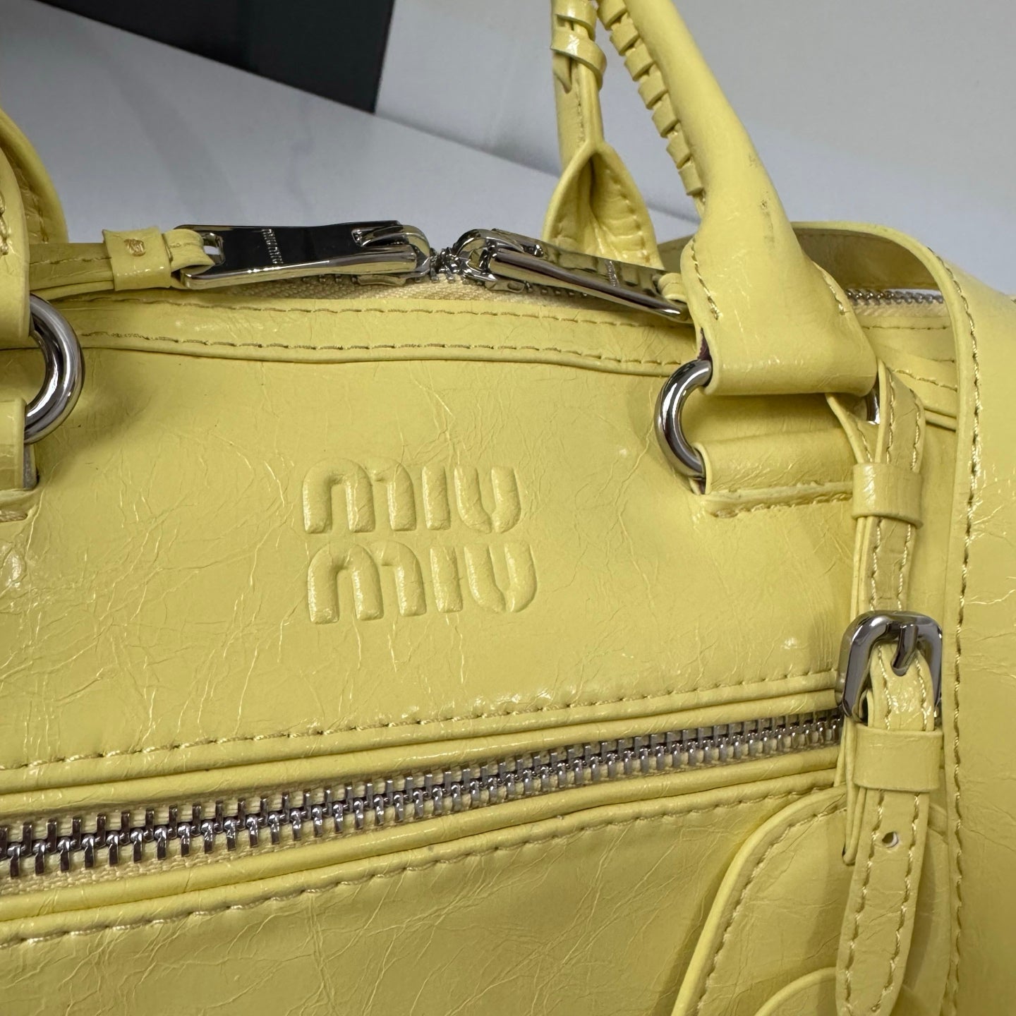 B1R76A21 Popular leather bag