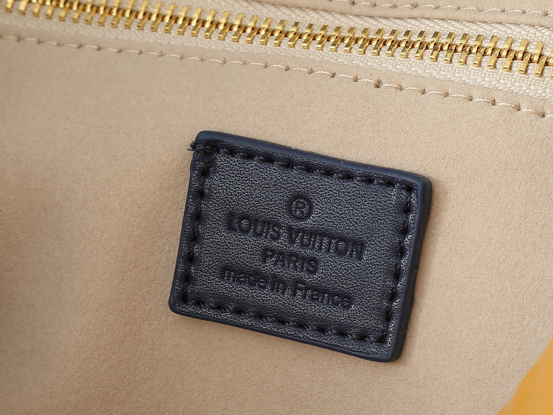 B1X45E9 Popular  leather bag