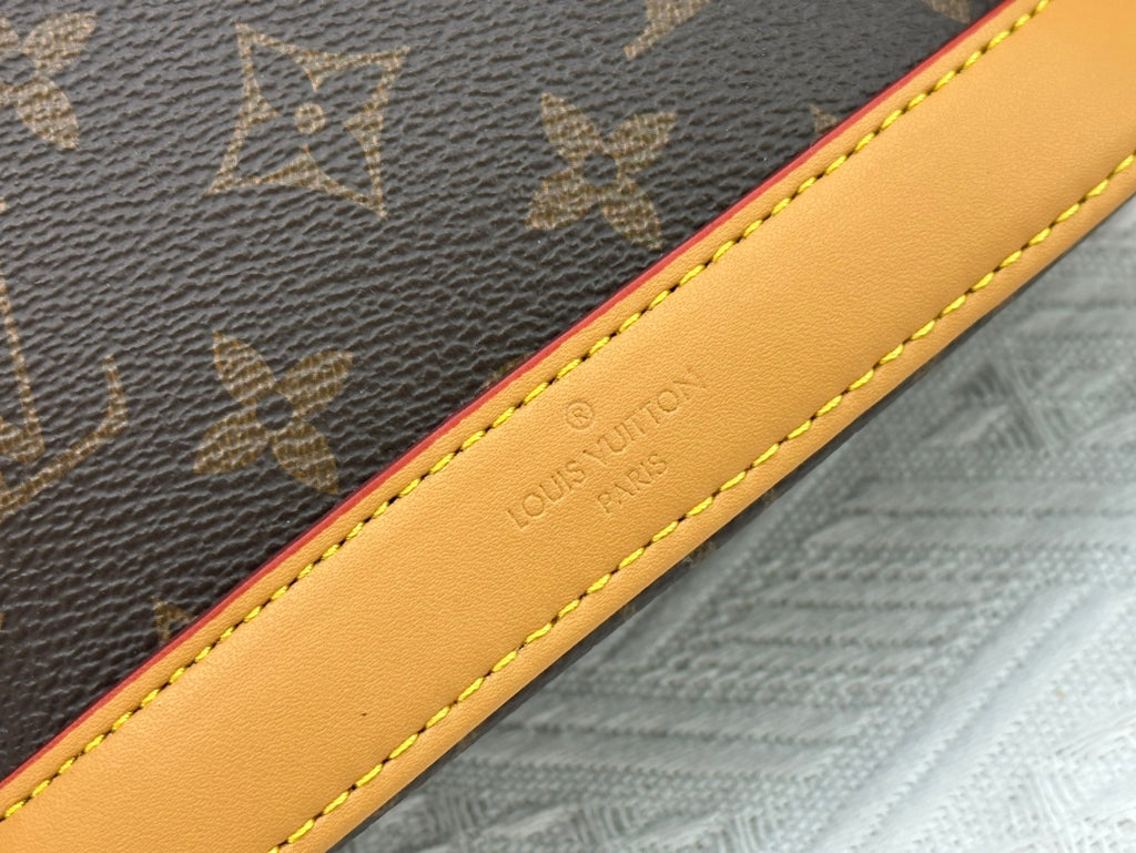 B1X55E20 Popular leather bag