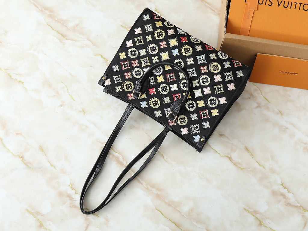 B1R15E22 Popular  genuine leather embroidered bag