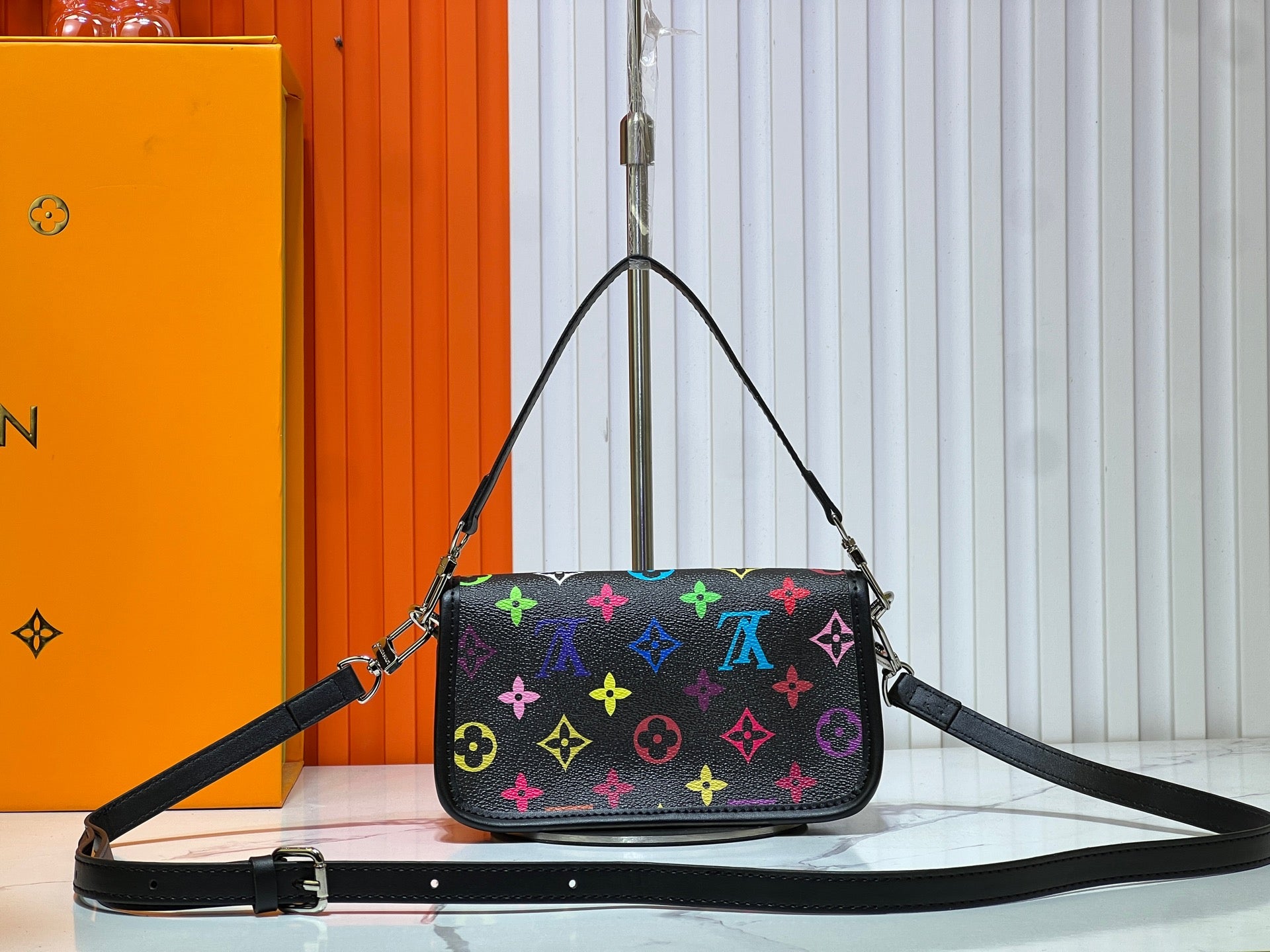 B1X45E1 Popular  leather bag